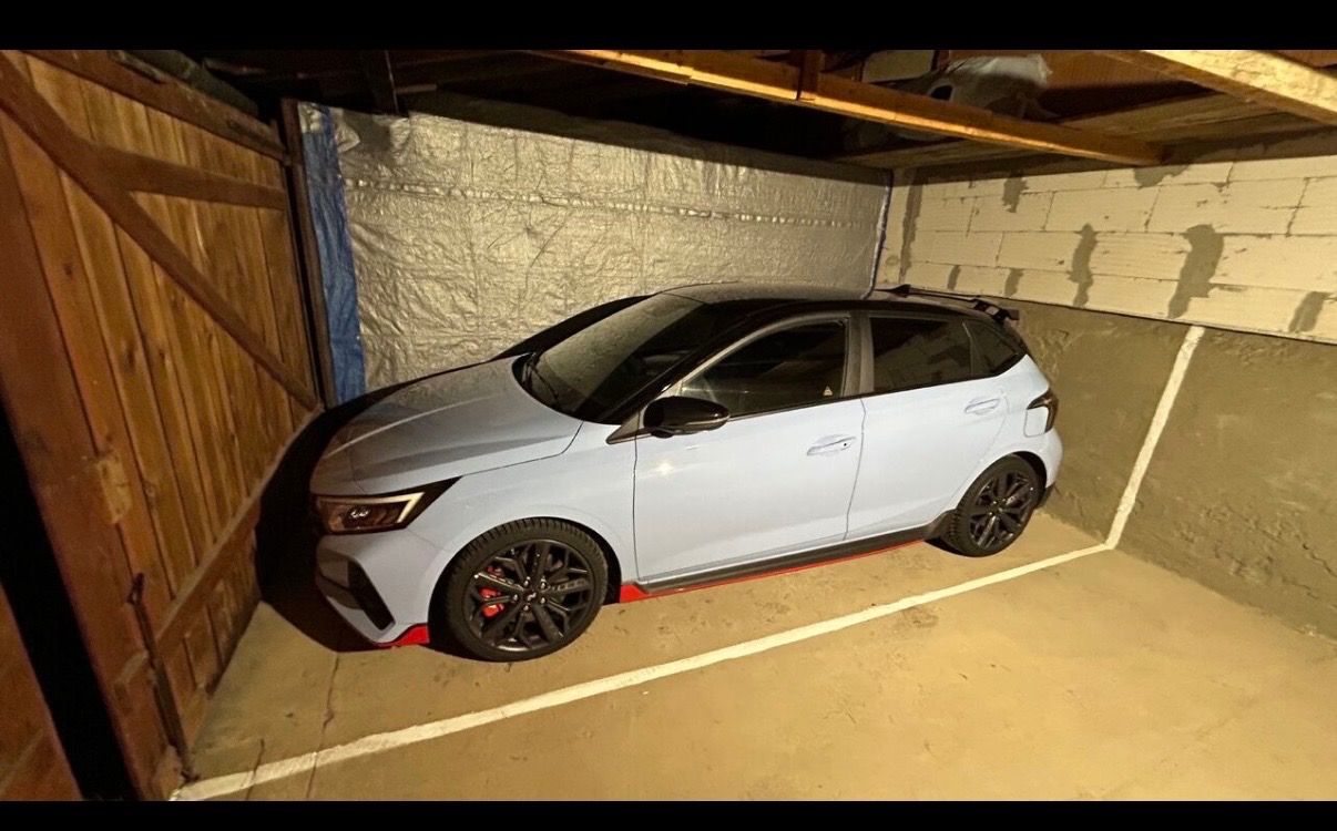 Hyundai i20, premium - zánovní, opečovávano