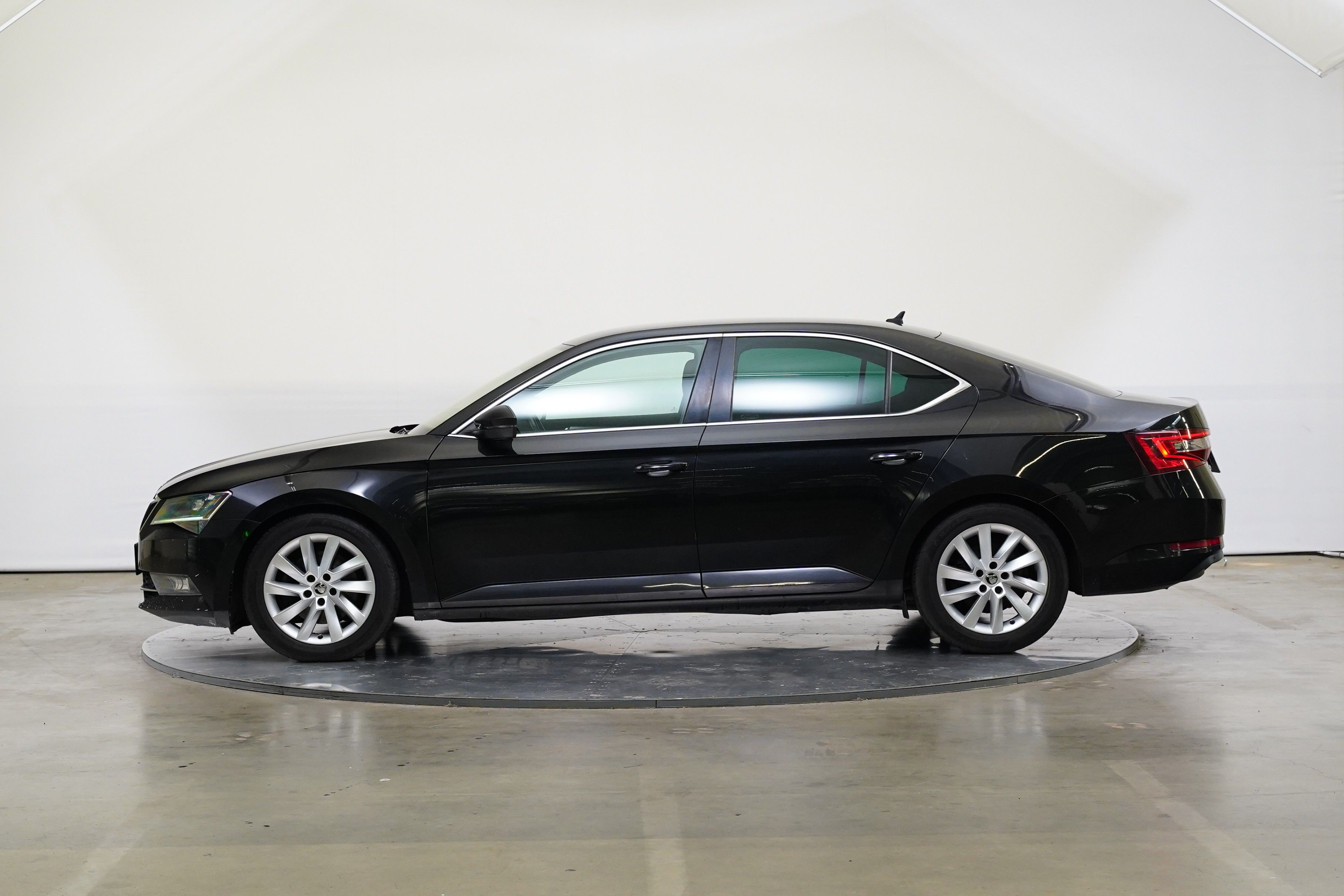 Škoda Superb, 2.0 TDI 110kW Ambition - fotka 3