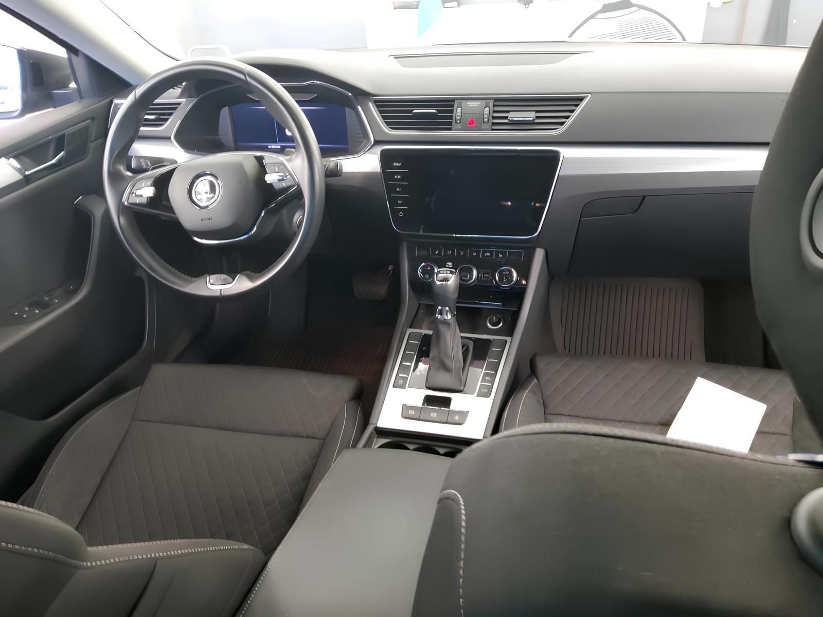 Škoda Superb, 2.0TDI DSG ACC 1.Maj DPH TZ - fotka 3