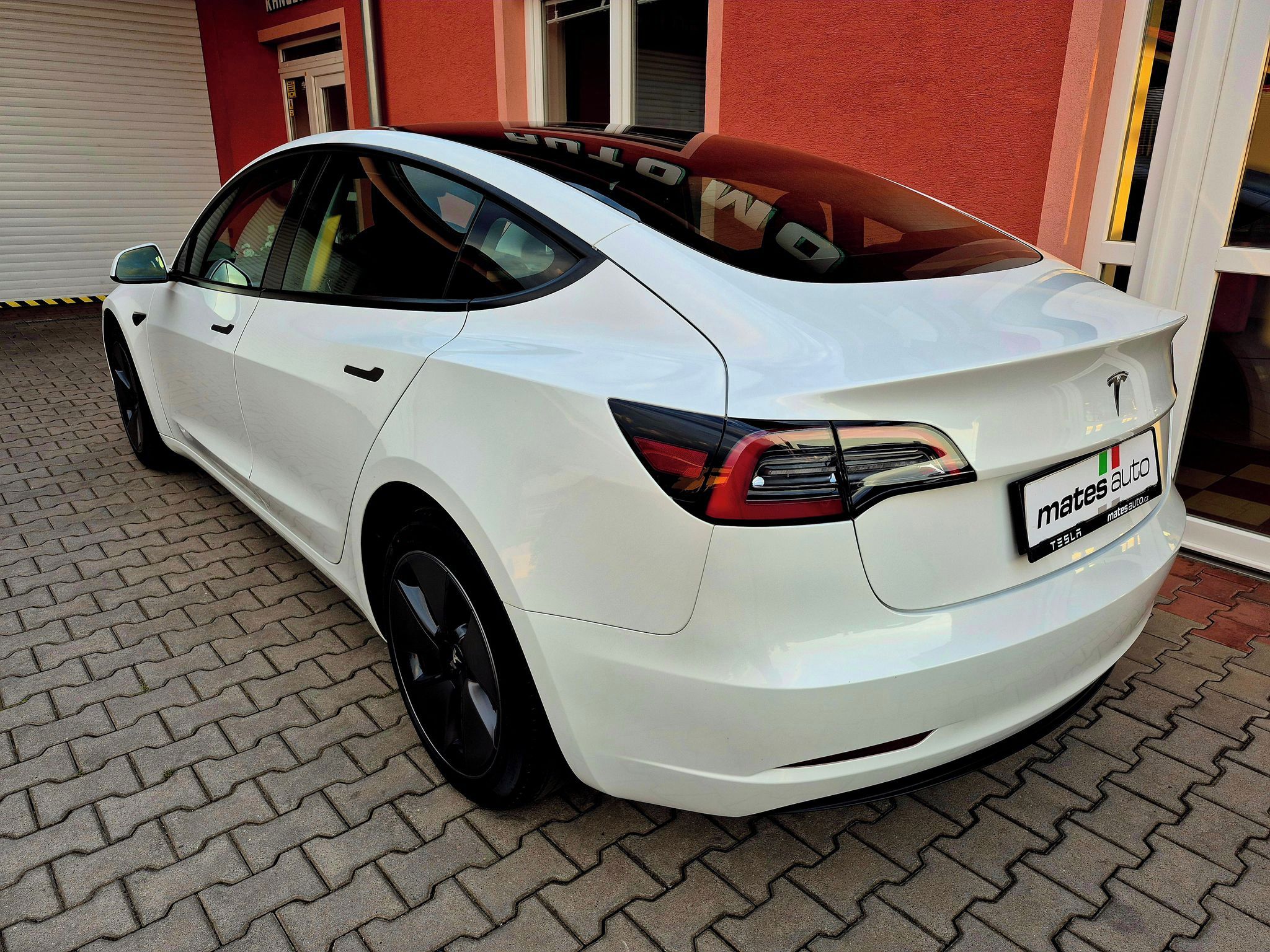 Tesla Model 3, STANDARD RANGE 208kw RWD SOH 9 - fotka 3