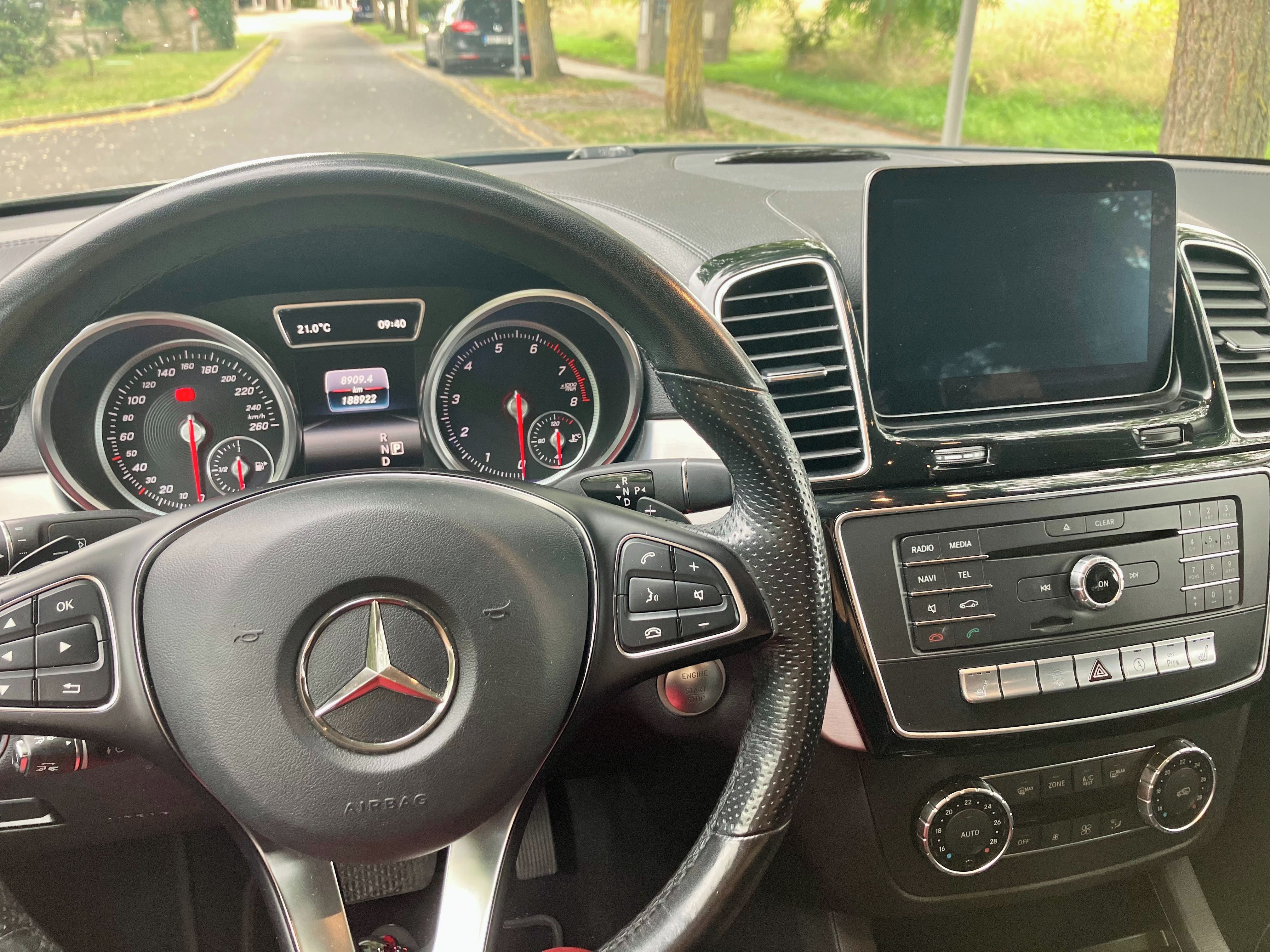 Mercedes-Benz GLE, 400 4MATIC - fotka 3