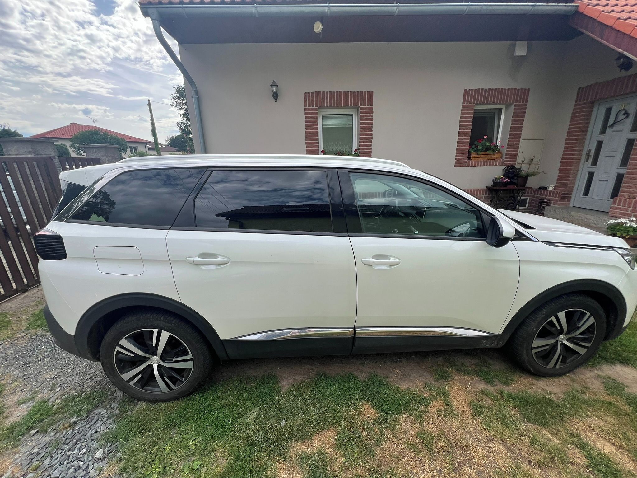 Peugeot 5008, 1.2 Puretech 96kW ALLURE - fotka 4