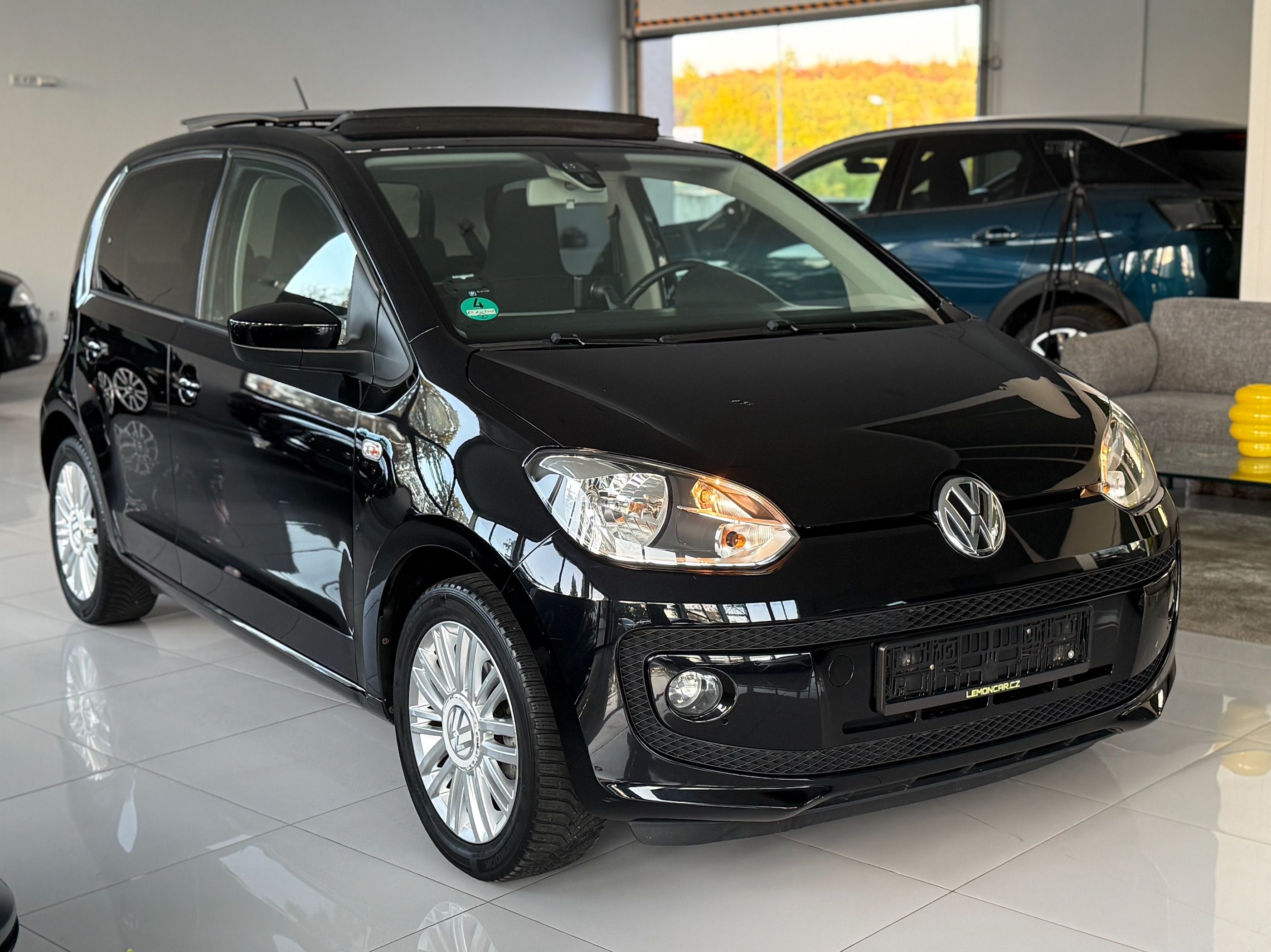 Volkswagen Up!, 1.0 55 kW | 65 529 km | SERVIS - fotka 3