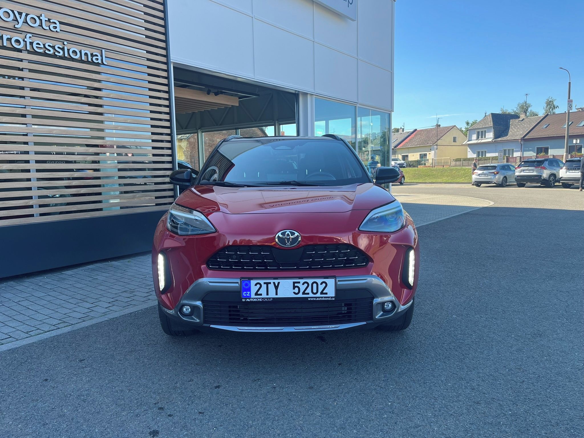 Toyota Yaris Cross, 1.5L HEV Executive Bitone 4x4 - fotka 2