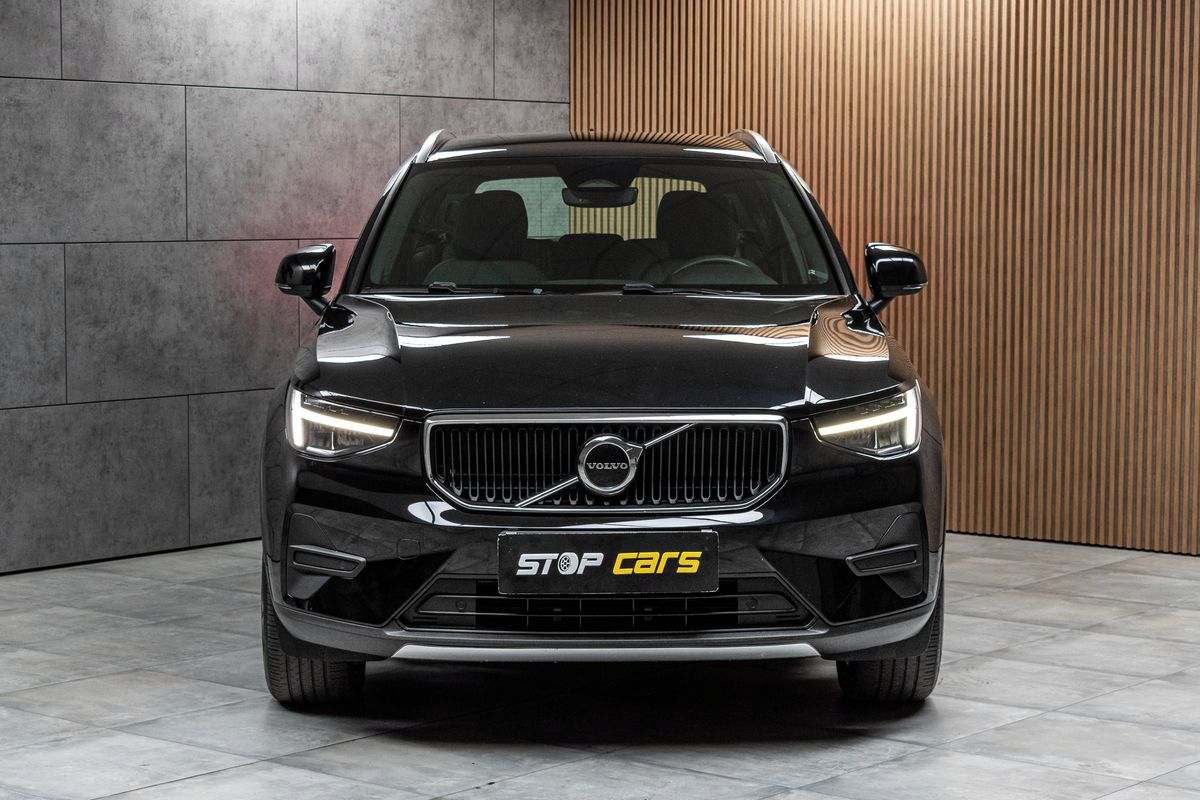 Volvo XC40, B4 CORE*145KW*ACC*ČR*DPH*1.MAJ - fotka 3