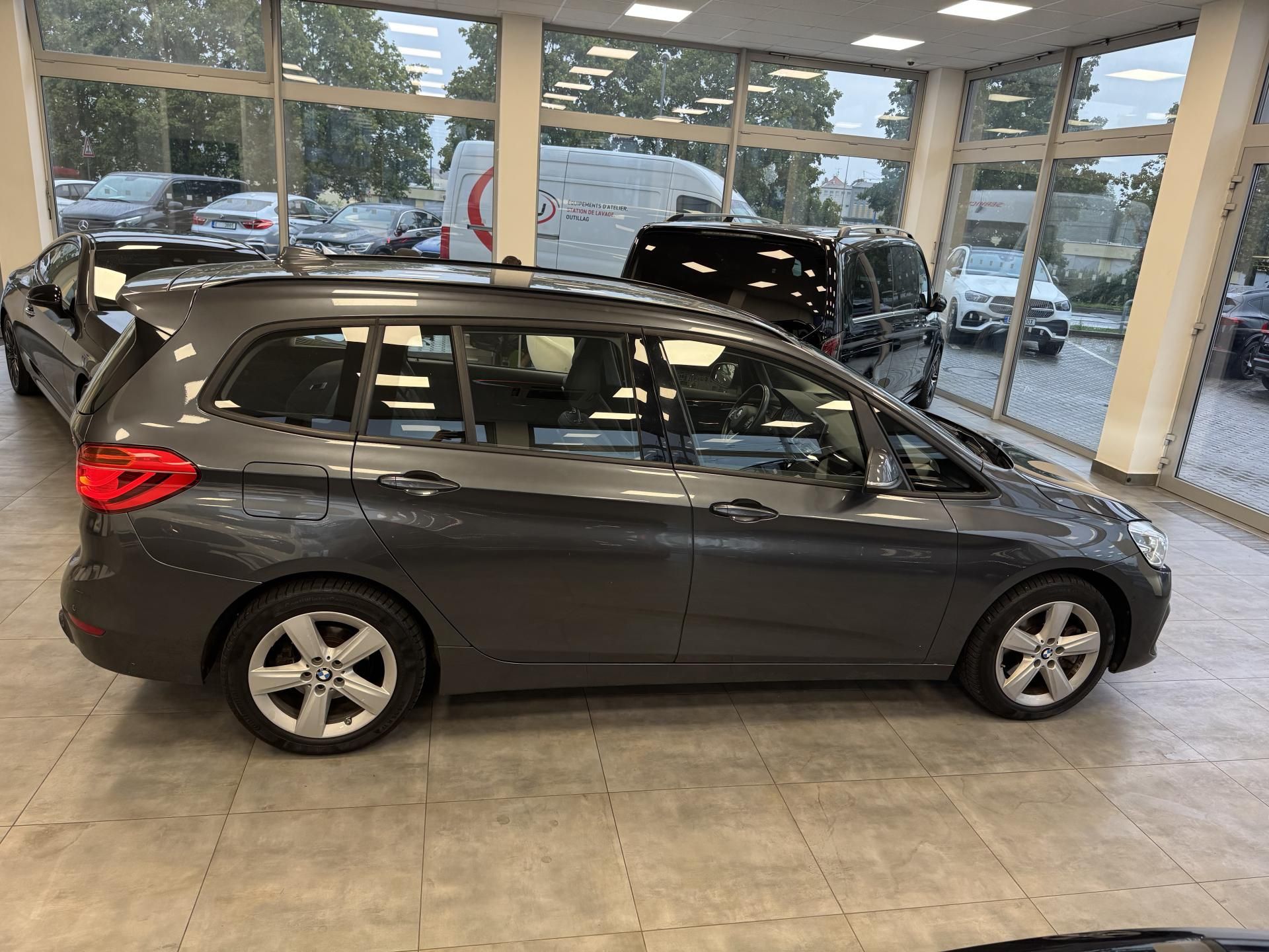 BMW Řada 2, 218d xDrive Grand Tourer - fotka 6