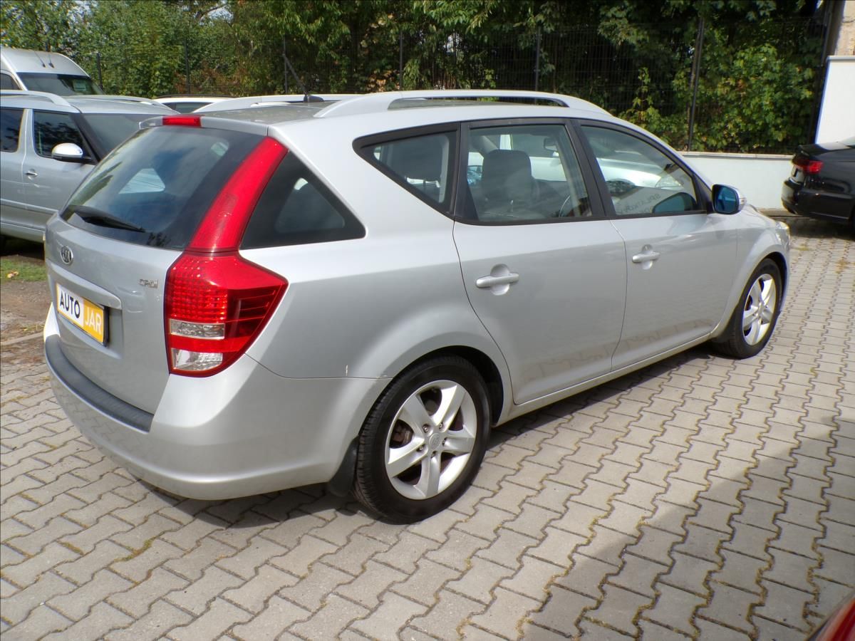 Kia Cee´d, 1,6 CRDi 16V  KLIMATIZACE - fotka 4