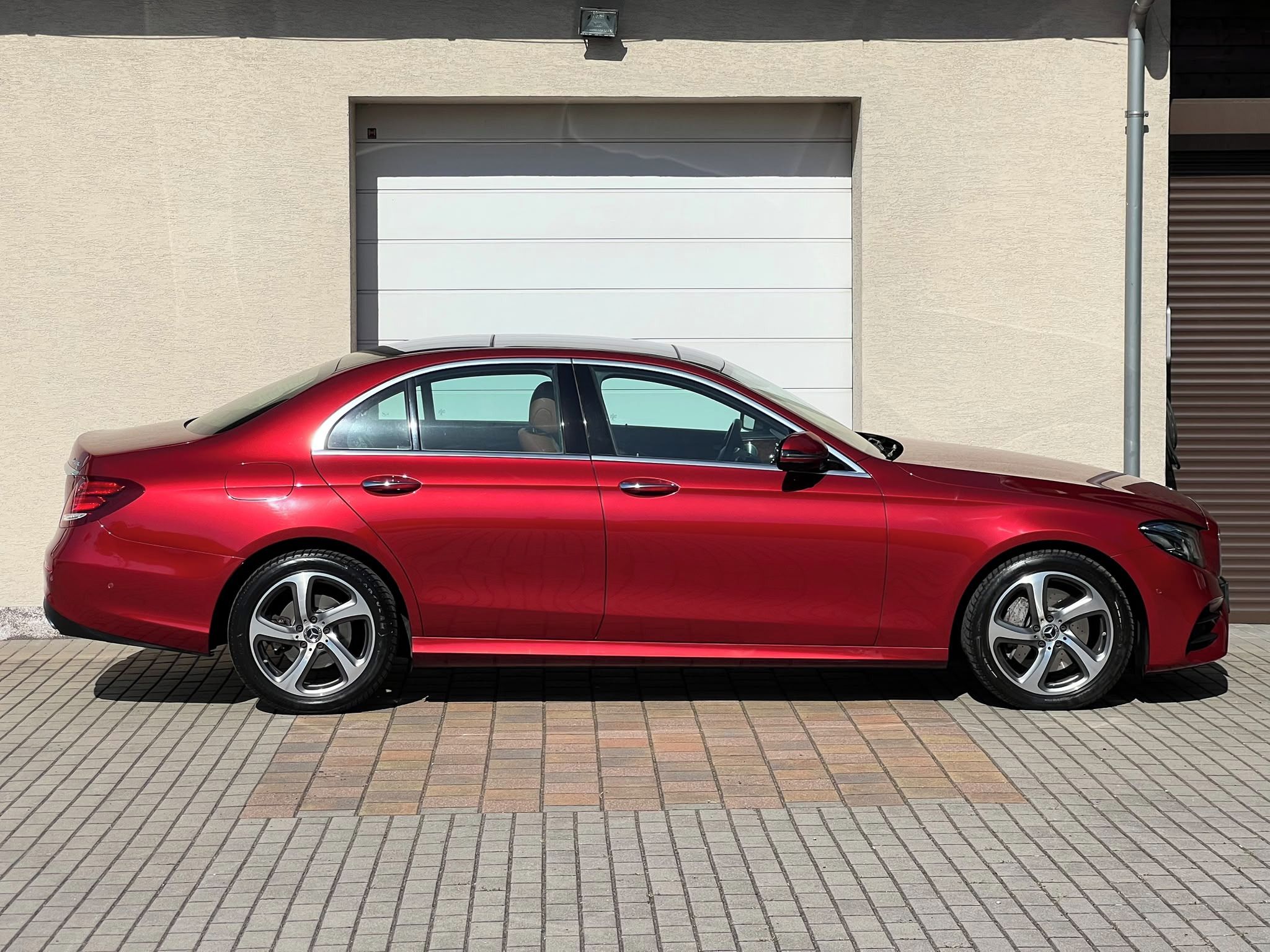 Mercedes-Benz Třídy E, 220d 4MATIC, vzduch, panorama - fotka 6