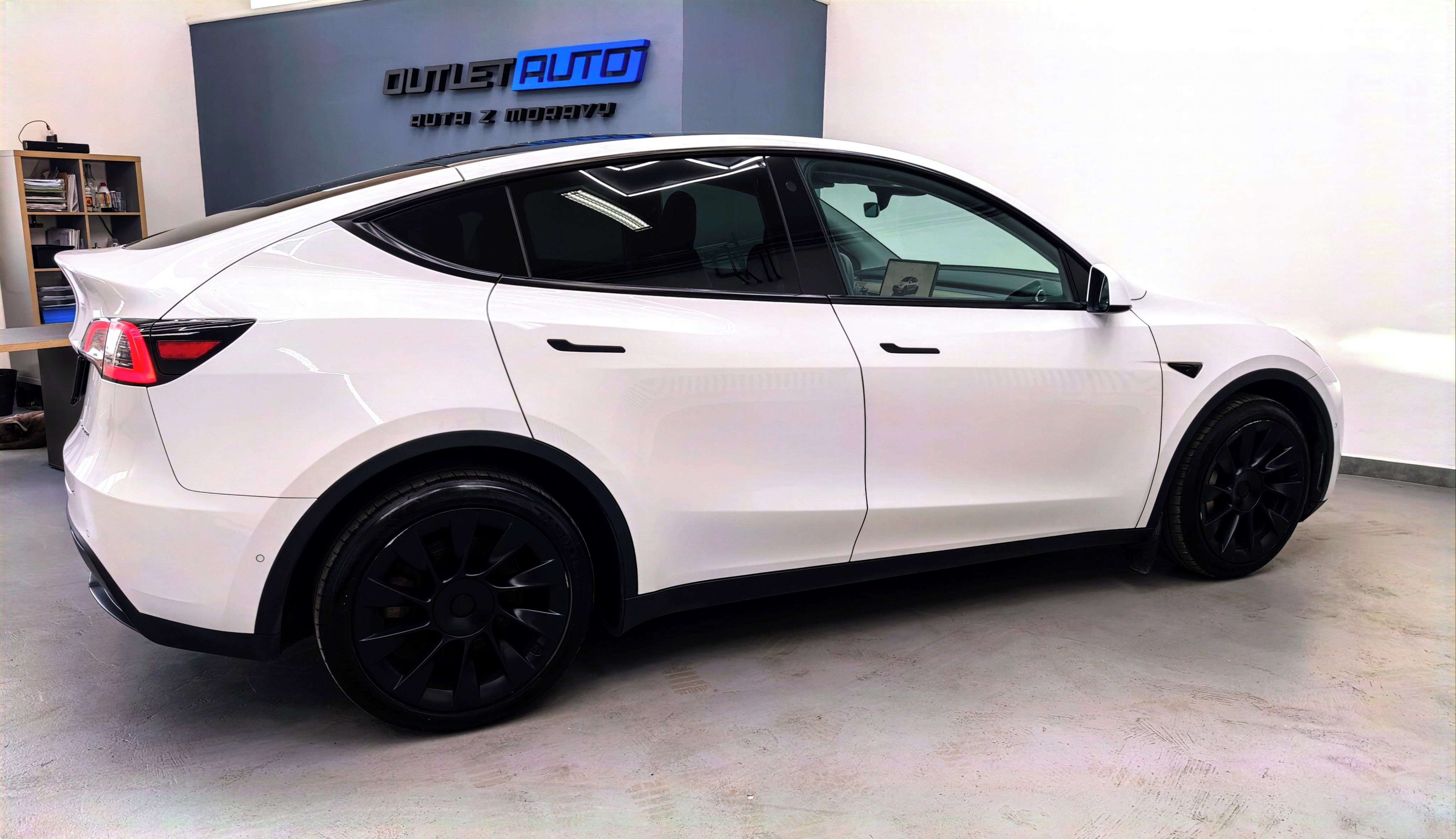 Tesla Model Y, LONG RANGE,AWD, AUTOPILOT, DPH - fotka 4