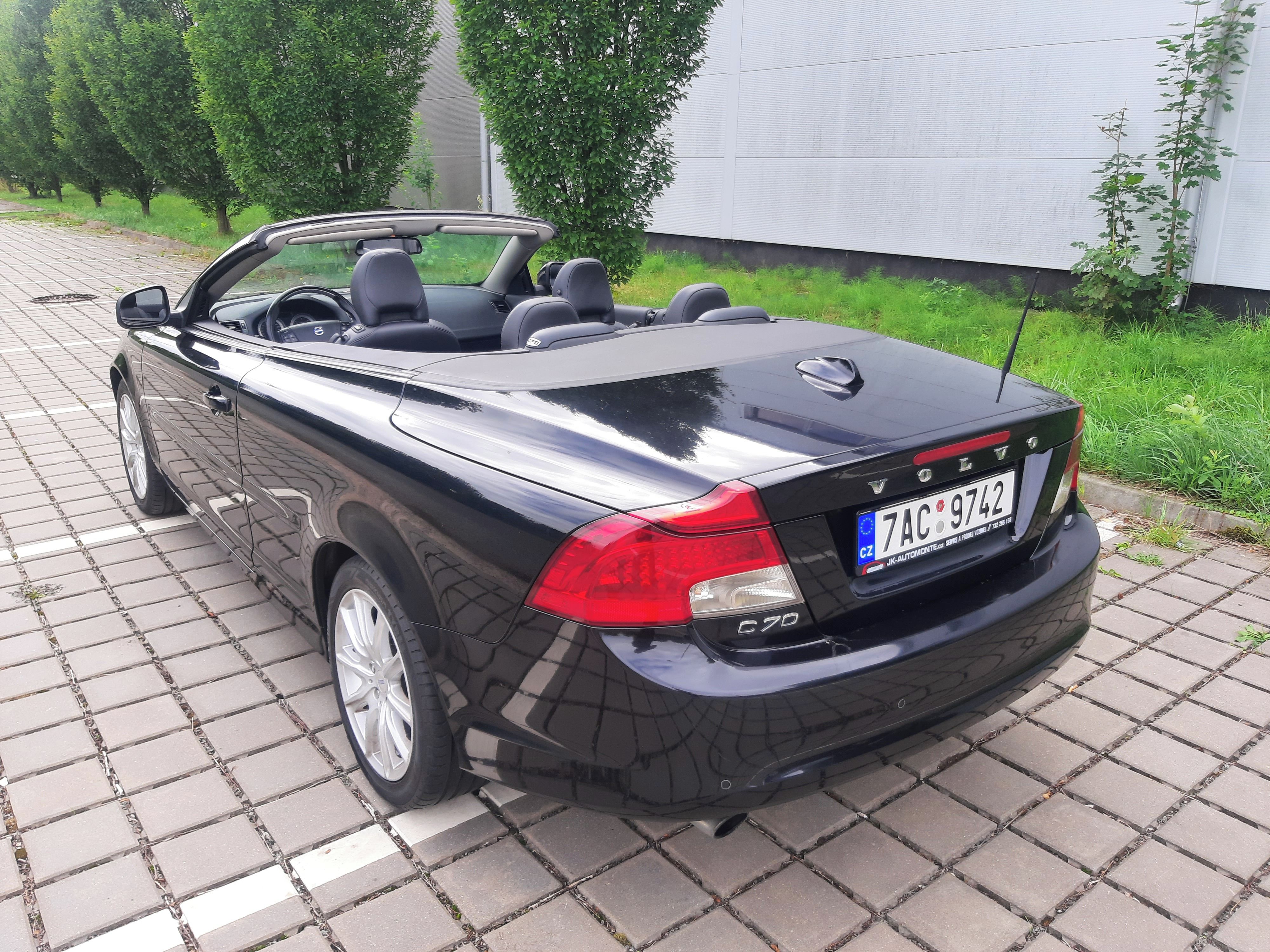 Volvo C70, 2.0D 110kW 5ti válec - fotka 4