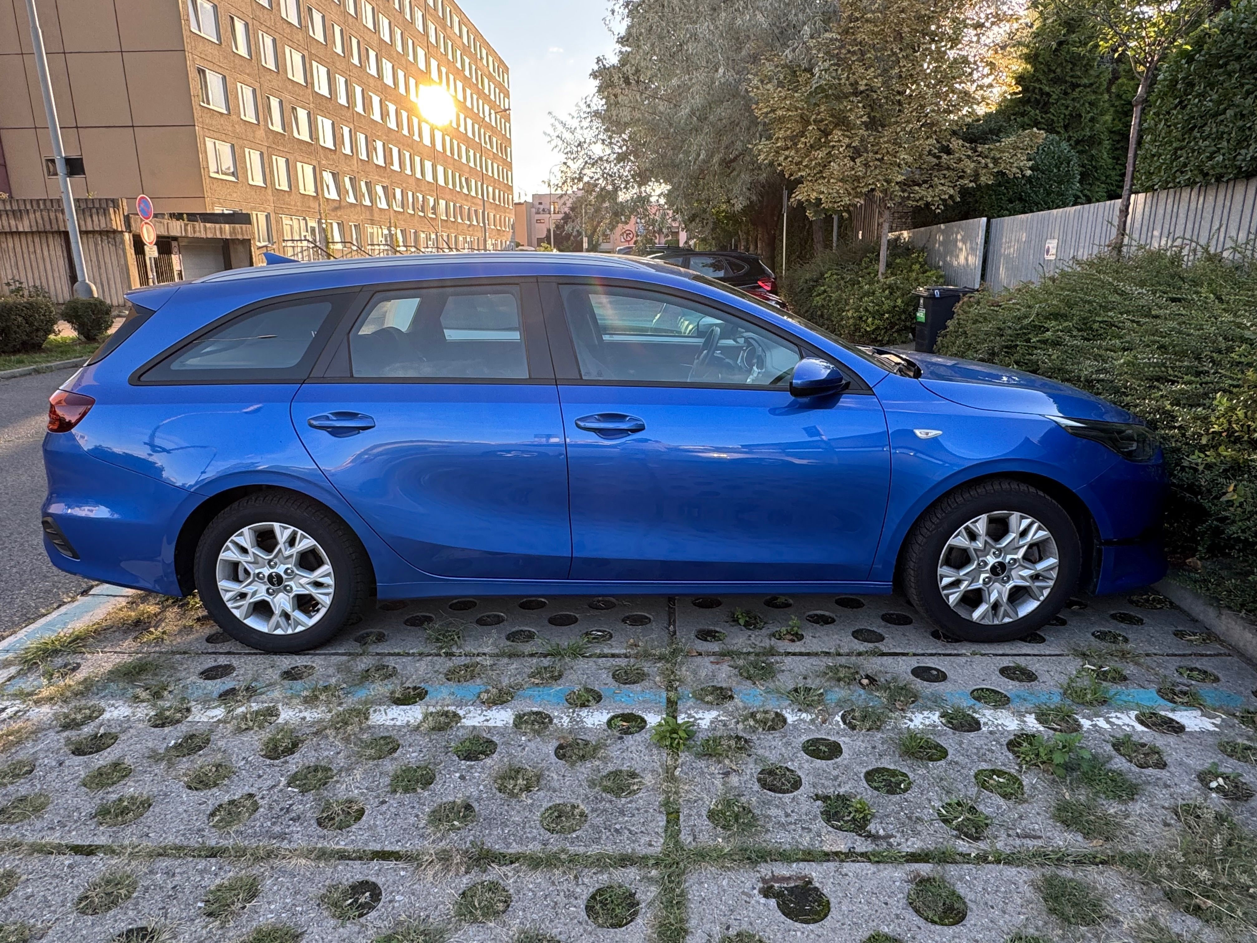 Kia Cee´d, 1,5 TDI servisováno, v záruce - fotka 2