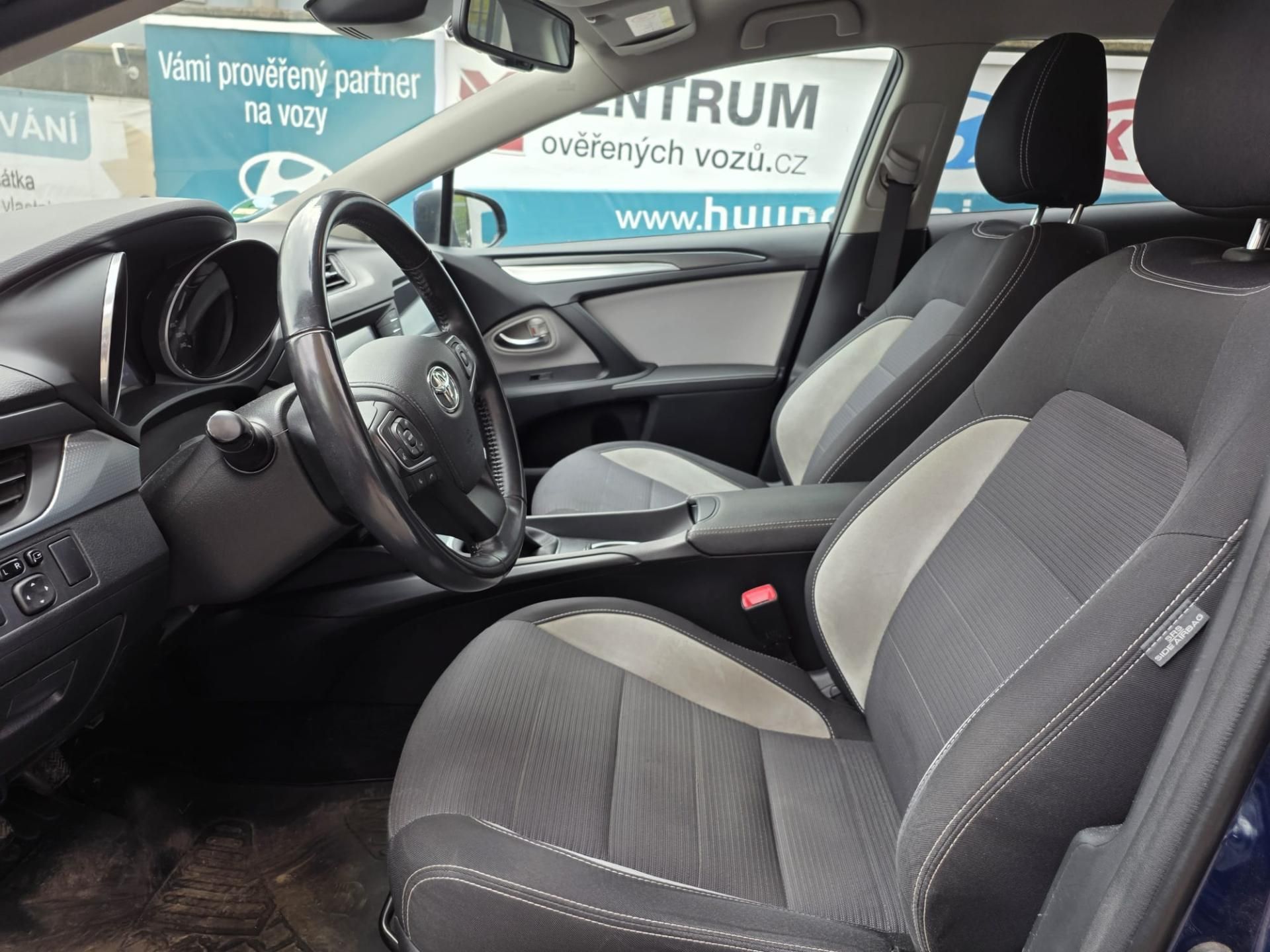 Toyota Avensis, 1.8AUT.KLIMA-2.maj.PRAV.SERVIS - fotka 6