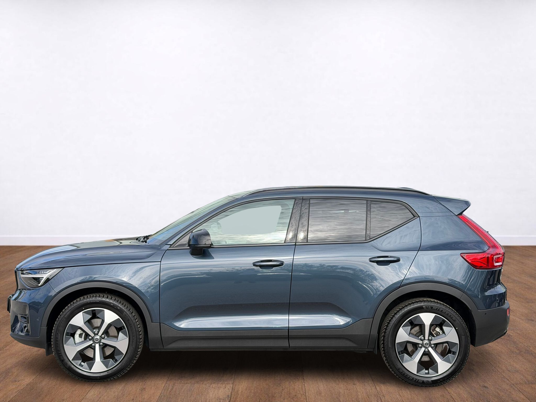 Volvo XC40, PLUS B4, B4, 360°, ACC, BLIS, - fotka 2