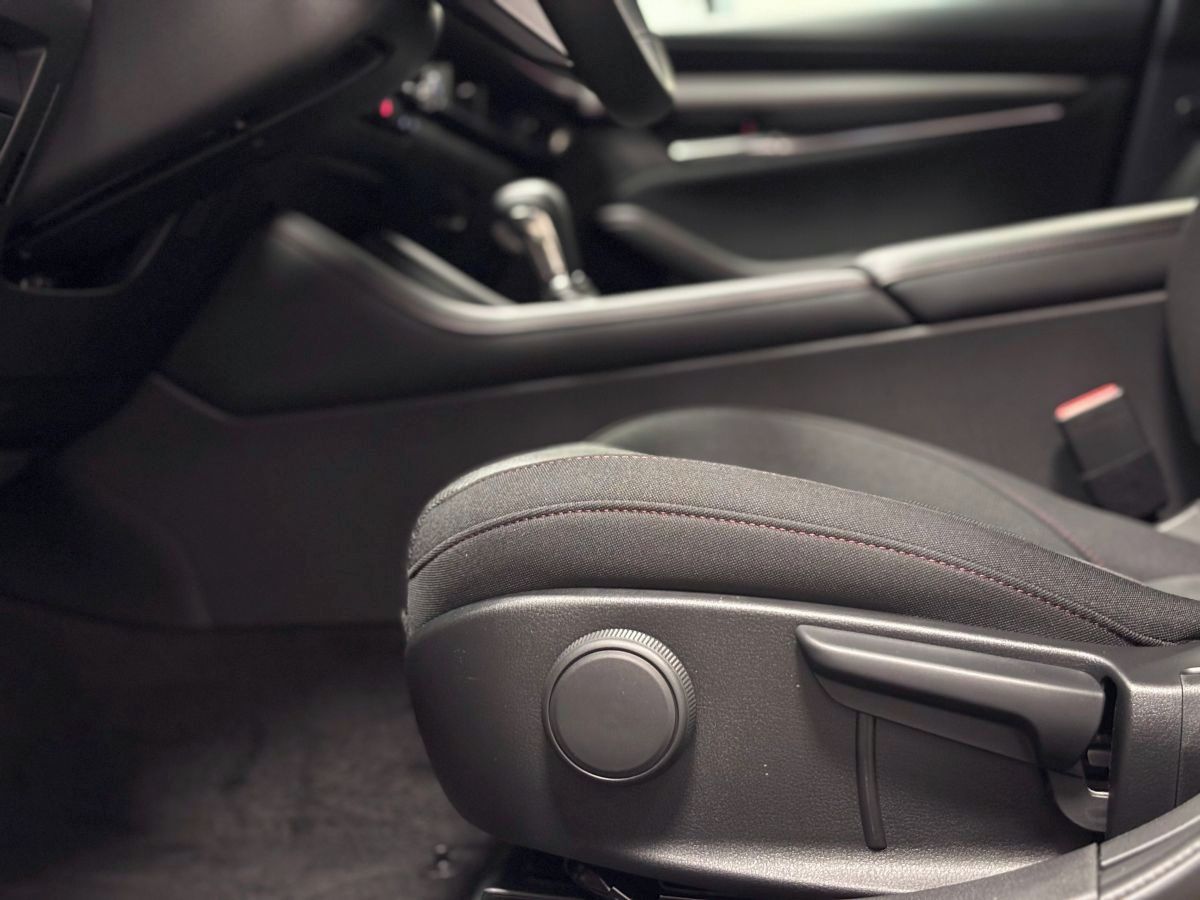 Mazda 3, 2027 Centre-line 2,5L G140 - fotka 2
