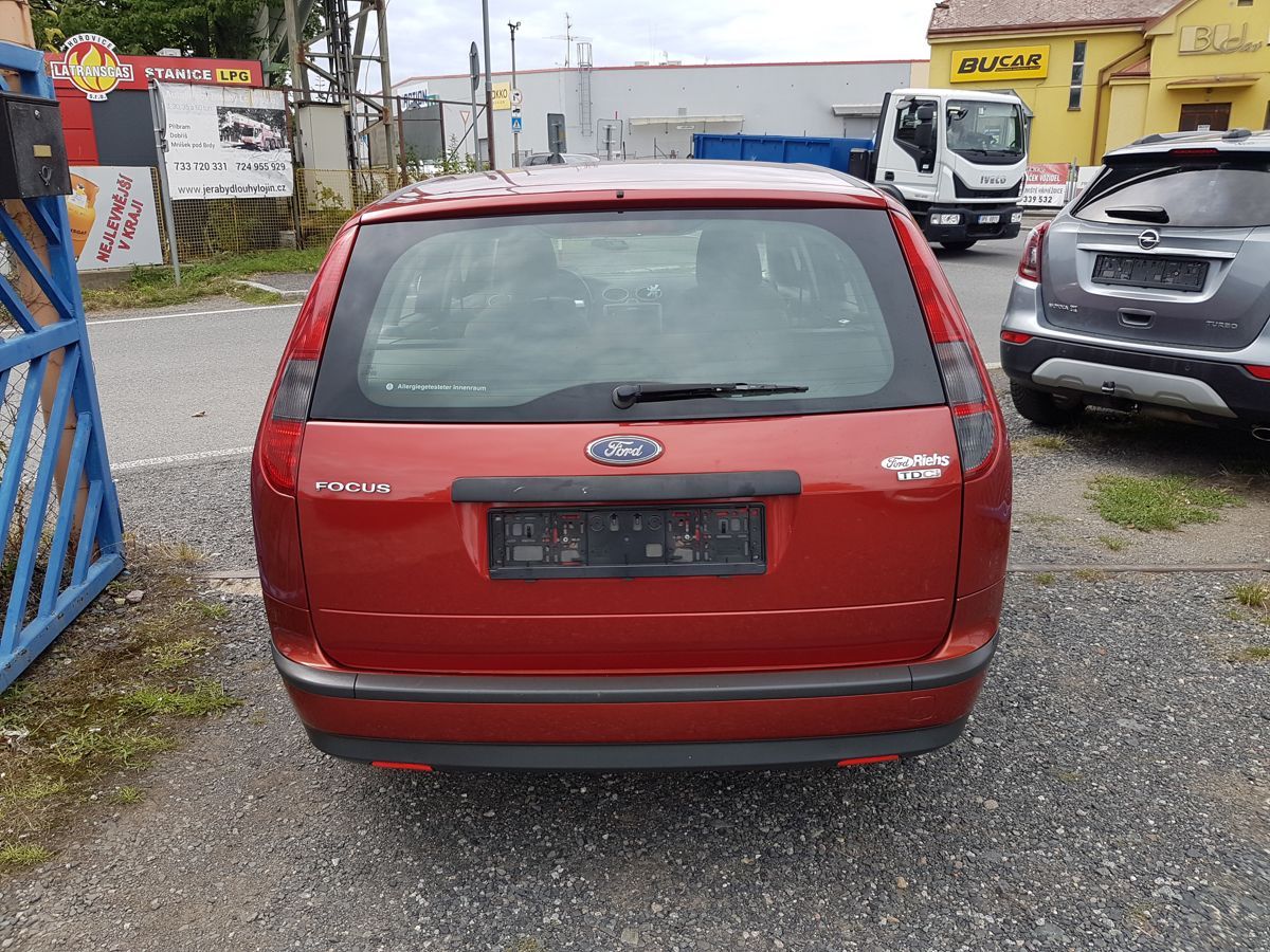 Ford Focus, 1.6TDCi 80KW VÝHŘEV SED. - fotka 5