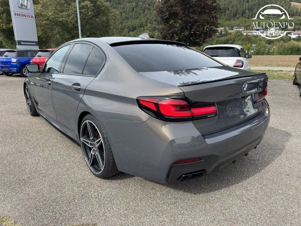 BMW Řada 5, M550i 390KW xDrive - fotka 4