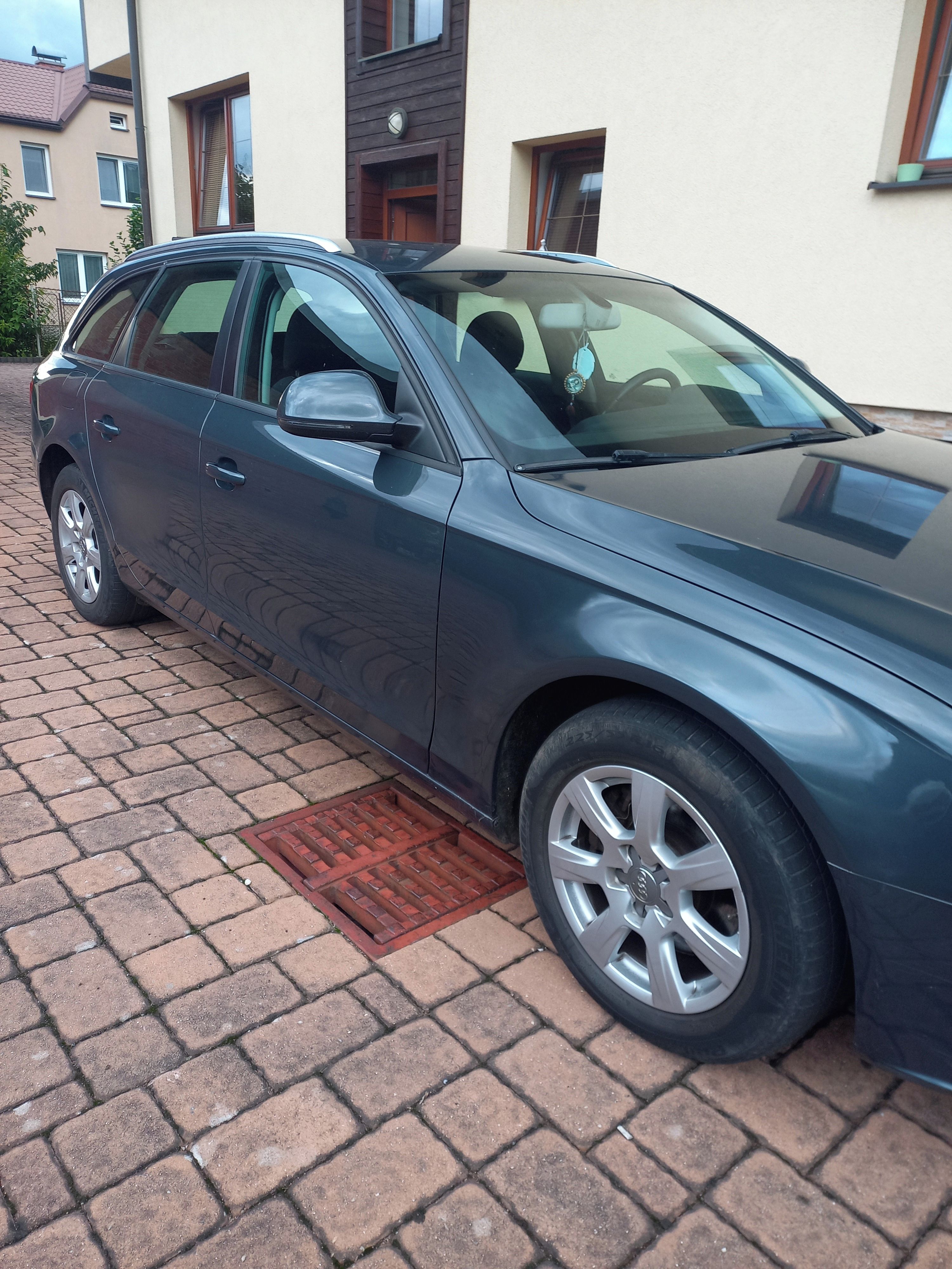 Audi A4, 2.0tdi 88kw - fotka 3