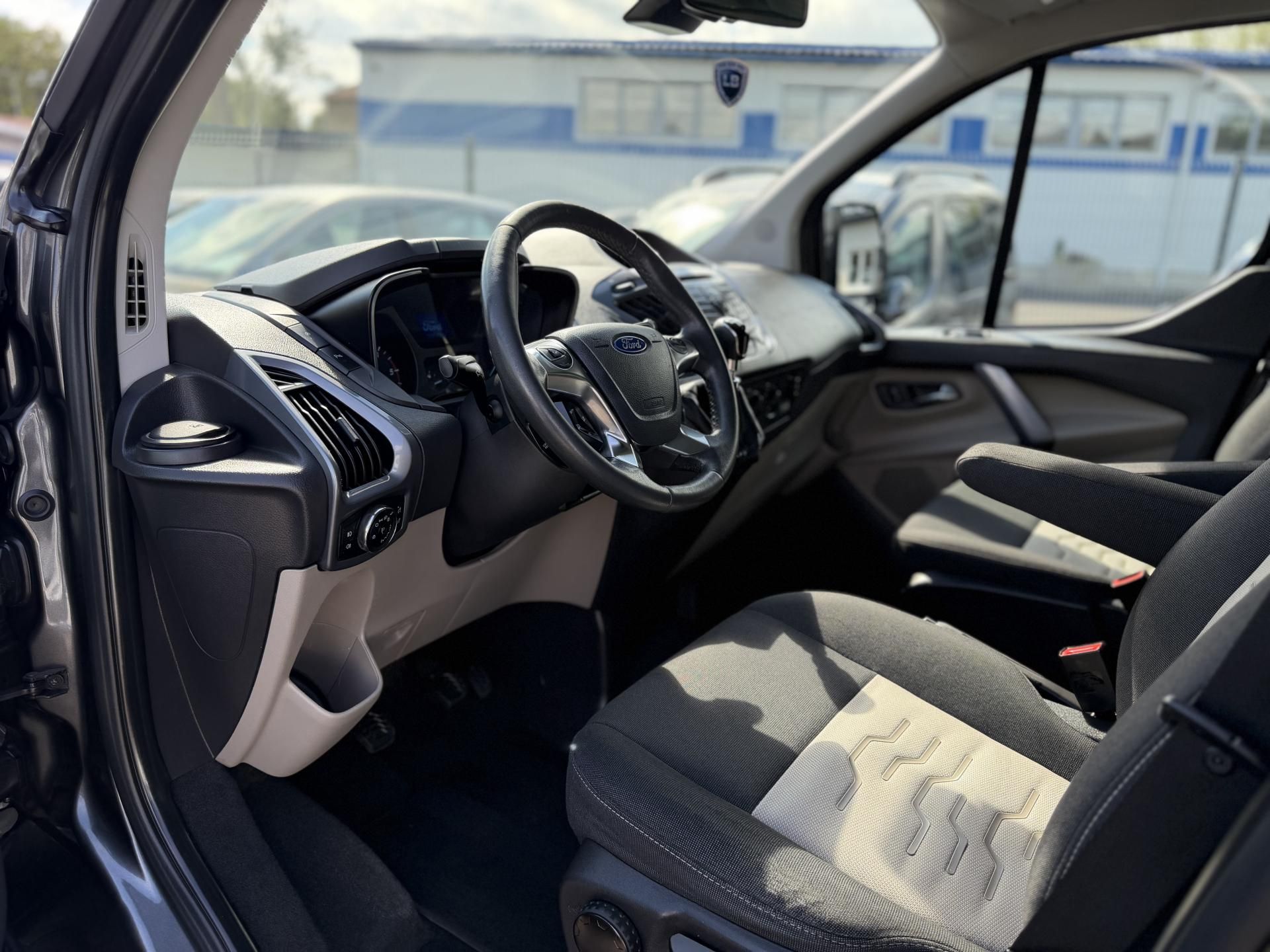Ford Tourneo Custom, 8 míst, TAŽNÉ, SERVIS FORD - fotka 5