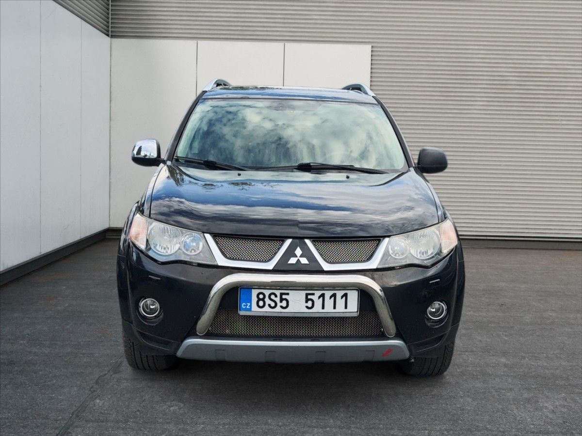 Mitsubishi Outlander, 2,0 DI-D 4x4 7míst - fotka 3
