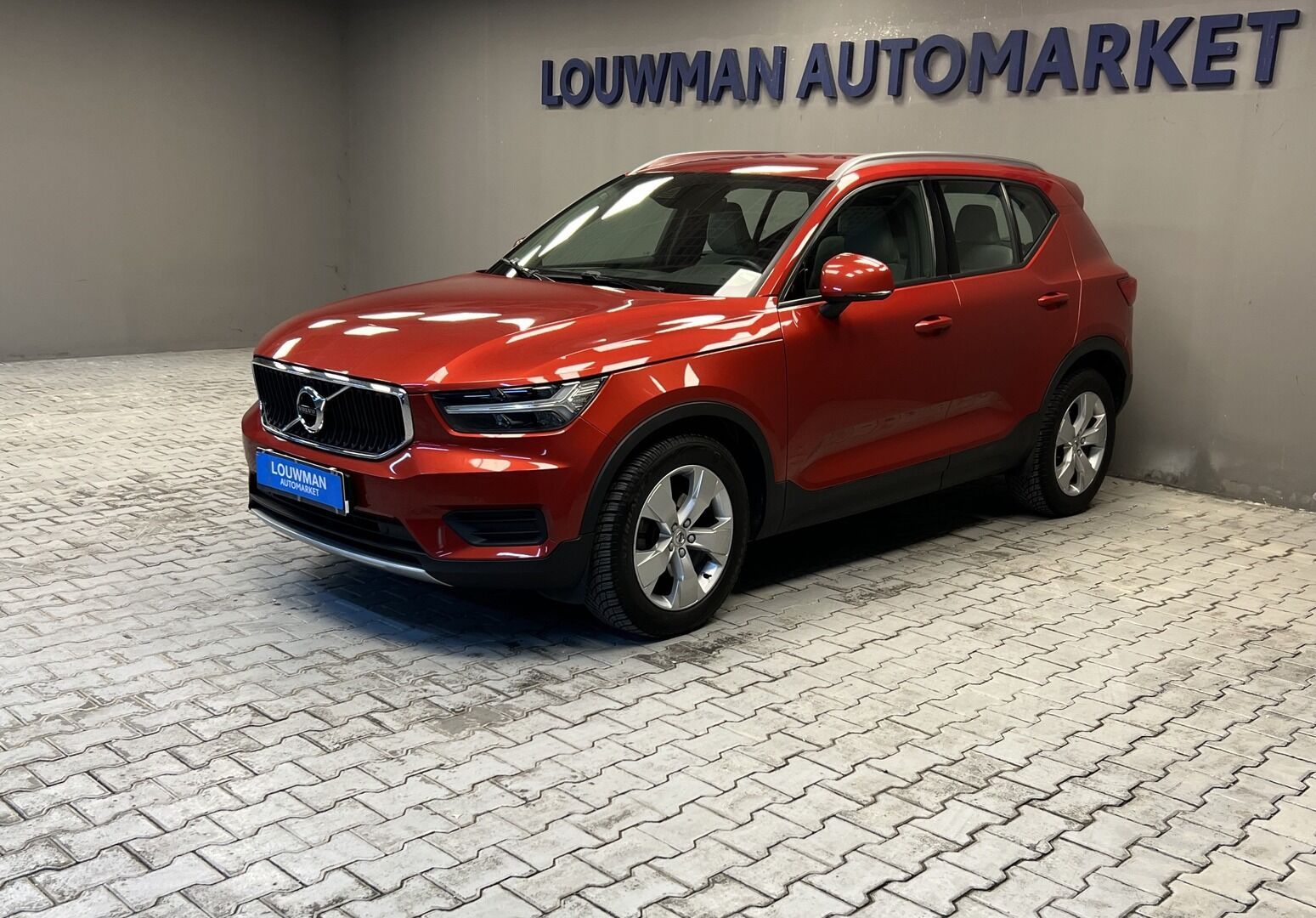 Volvo XC40, D3 AT AWD Momentum
