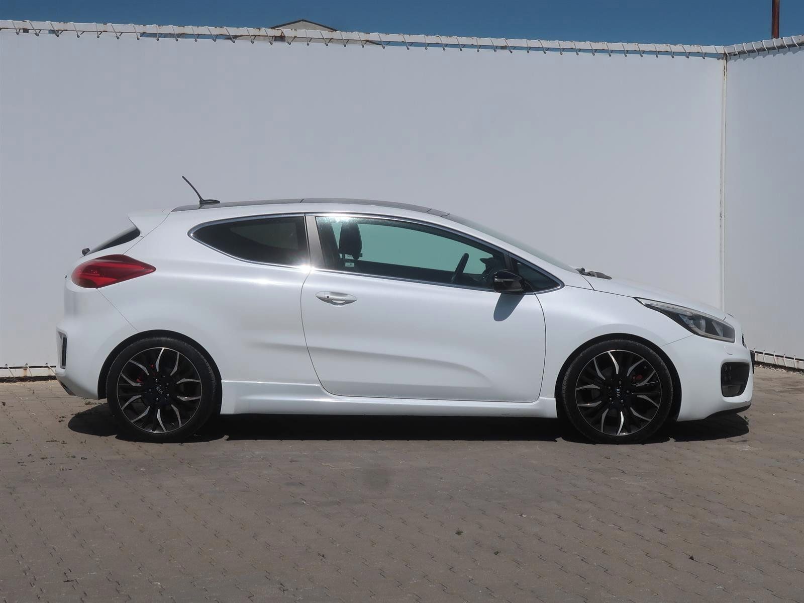 Kia Pro_cee´d, GT 1.6 T-GDI, Serv.kniha - fotka 6