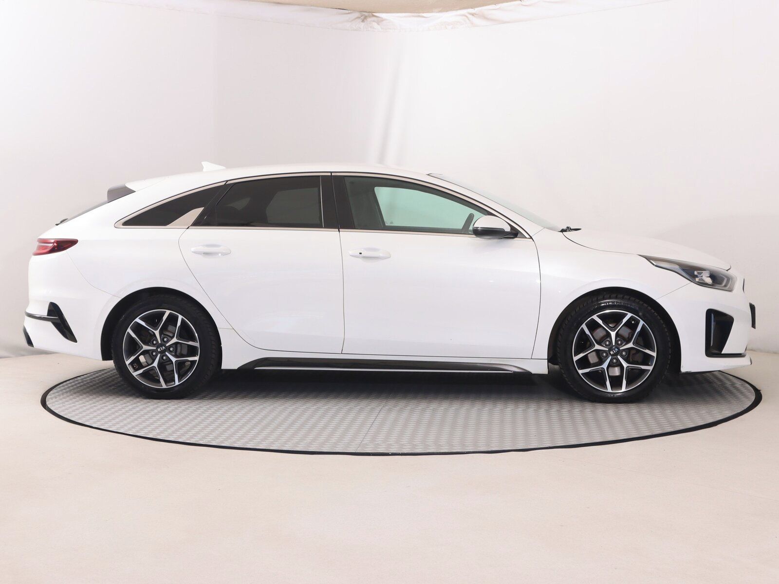 Kia ProCeed, 1.5 T-GDI, Automat, Serv.kniha - fotka 6