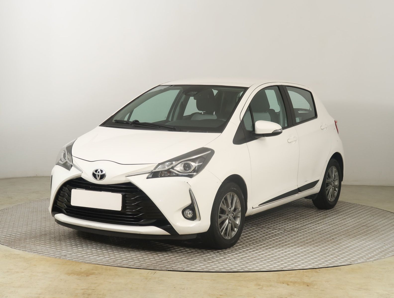 Toyota Yaris, 1.0 VVT-i, ČR,1.maj, Klima - fotka 3