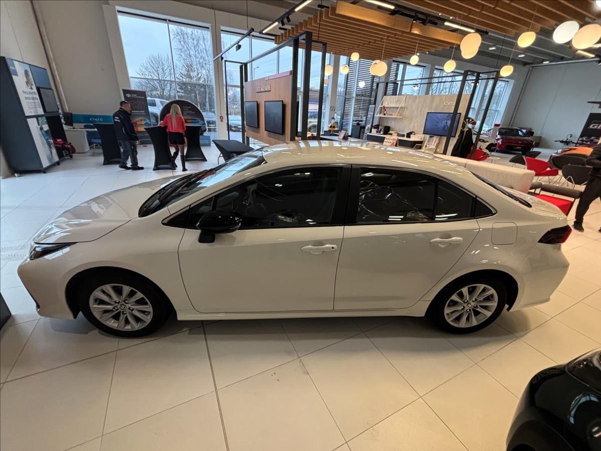 Toyota Corolla, 1,8   SD Comfort HEV - fotka 4