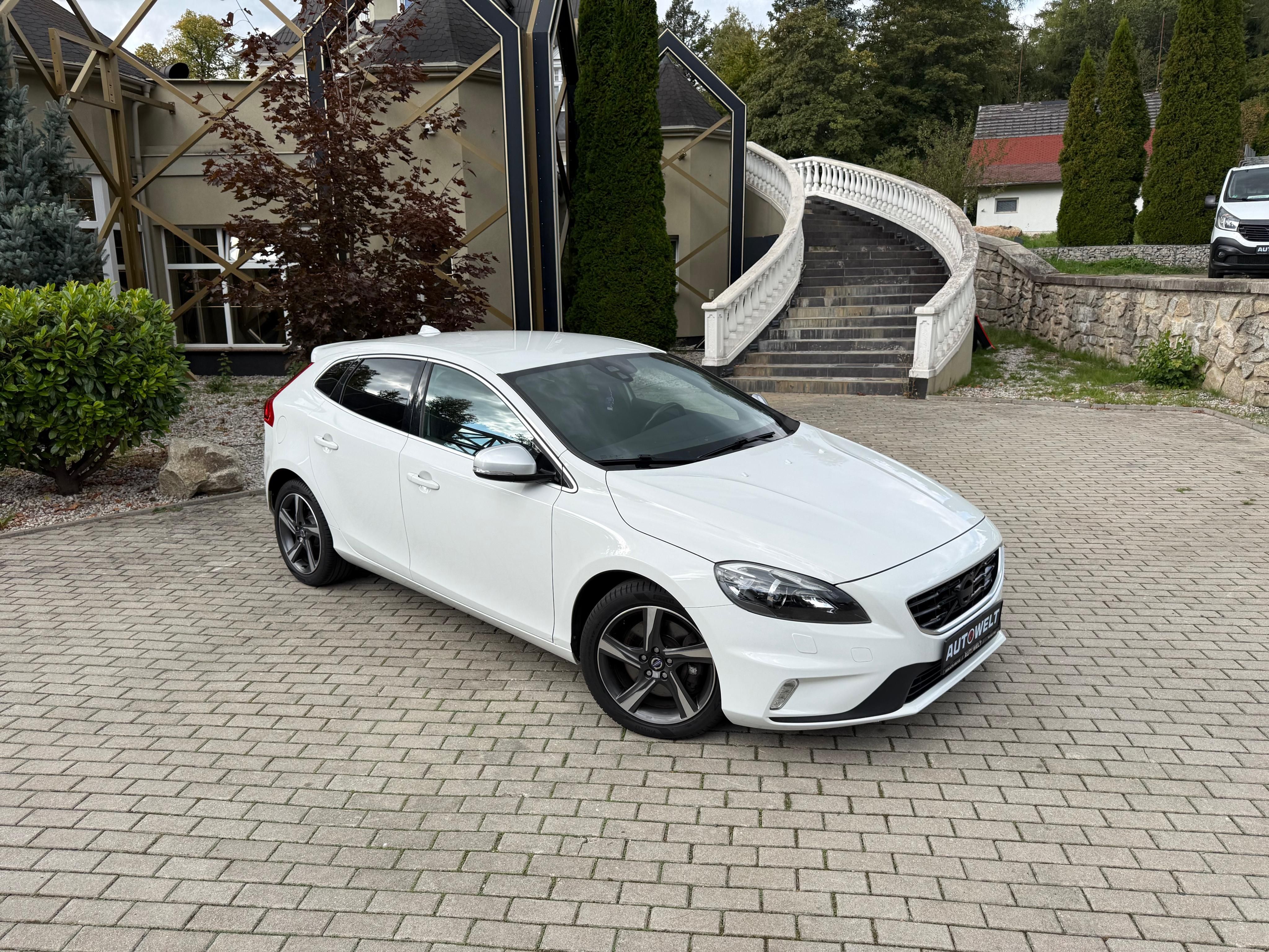 Volvo V40, 2.0D 110kW D3/5 VÁLEC/R-DESIGN - fotka 2