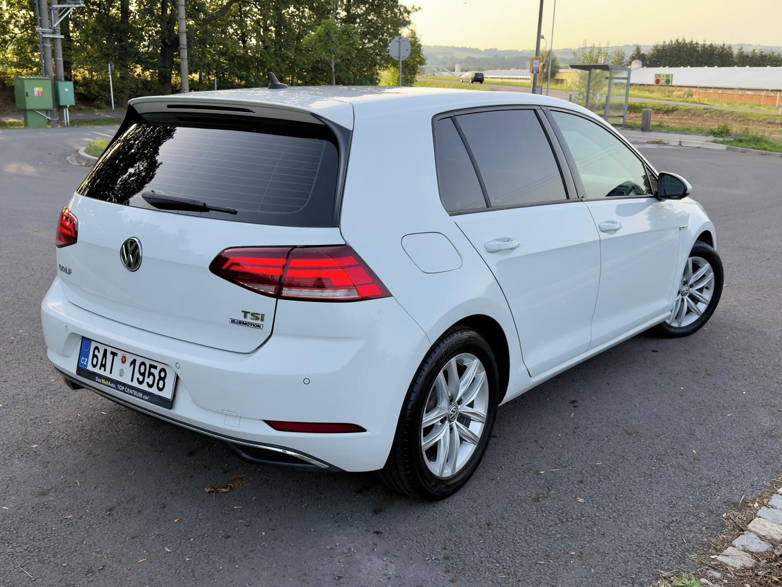 Volkswagen Golf, FACELIFT 1.5 TSI 96 kW | LED - fotka 3