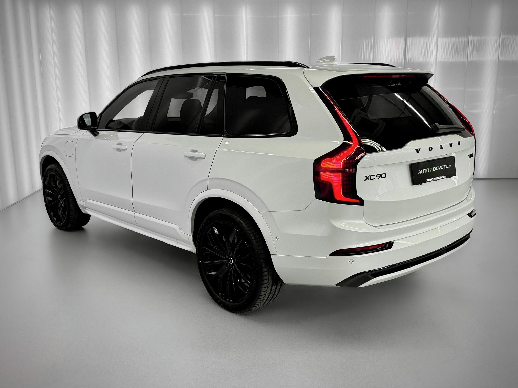 Volvo XC90, T8 AWD BLACK EDITION ULTRA, VZ - fotka 4