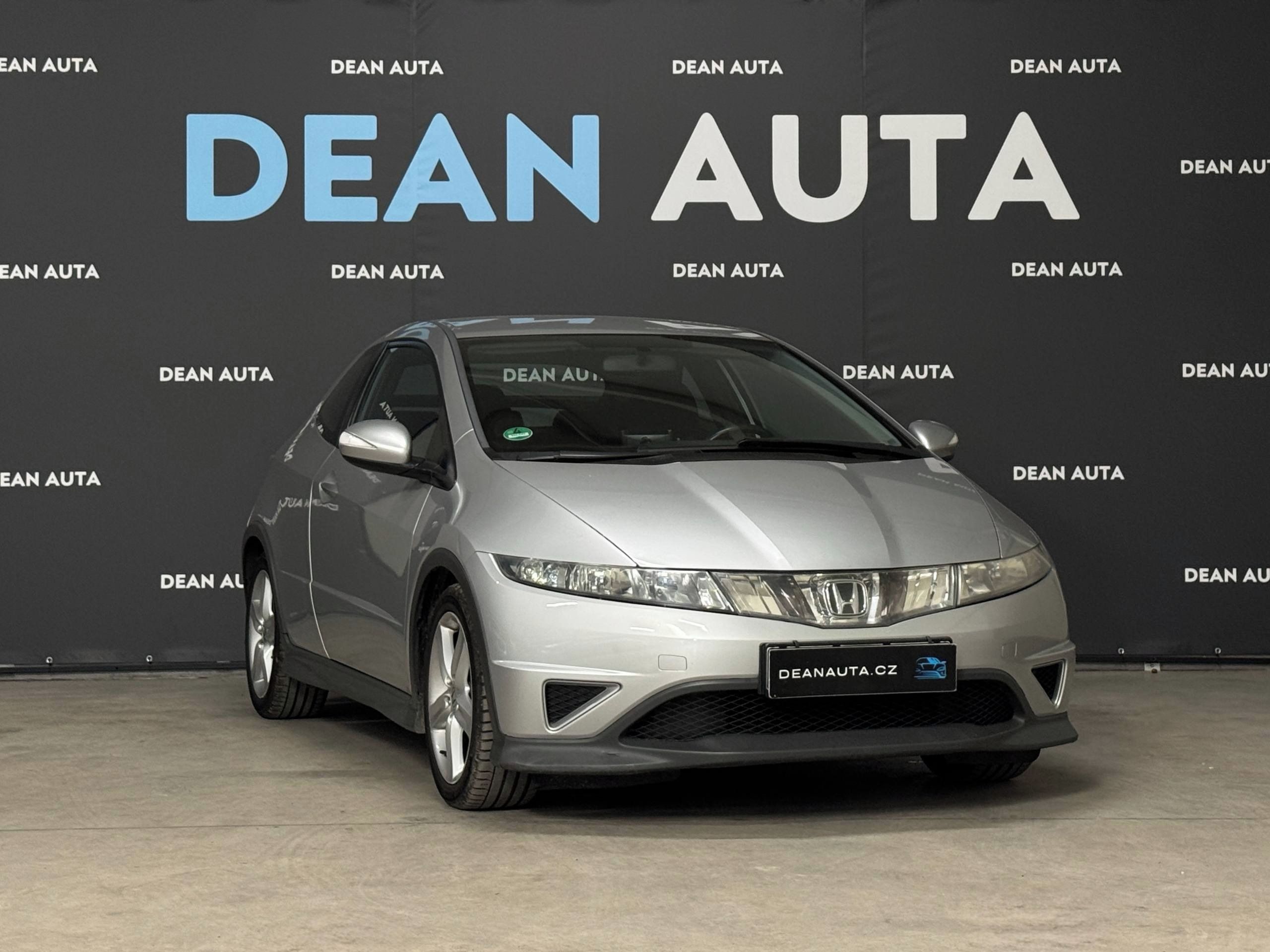 Honda Civic, 1.8 i-VTEC 103kw Aut. Klima - fotka 2