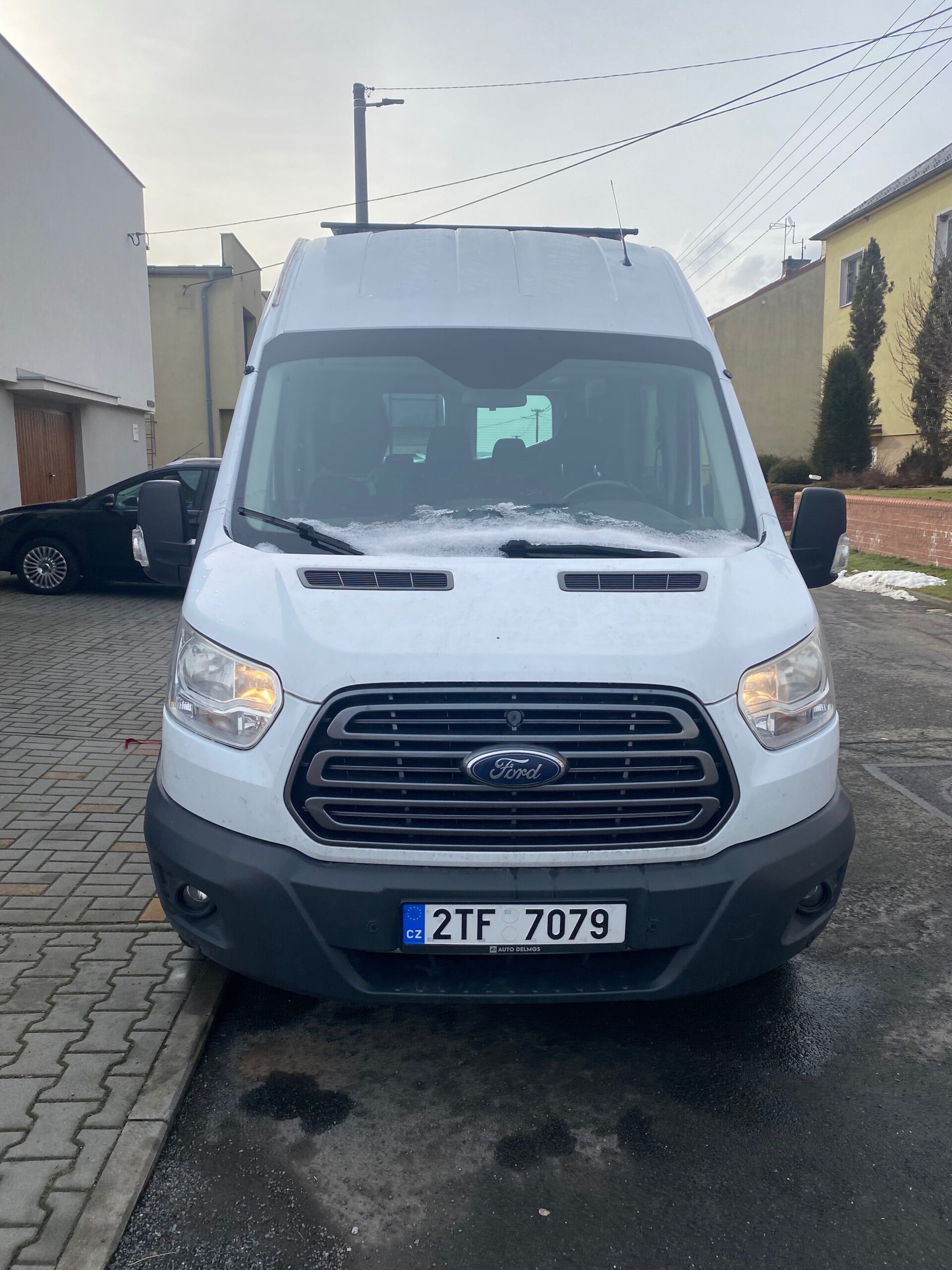 Ford Transit, Stále je 7 místný - fotka 4