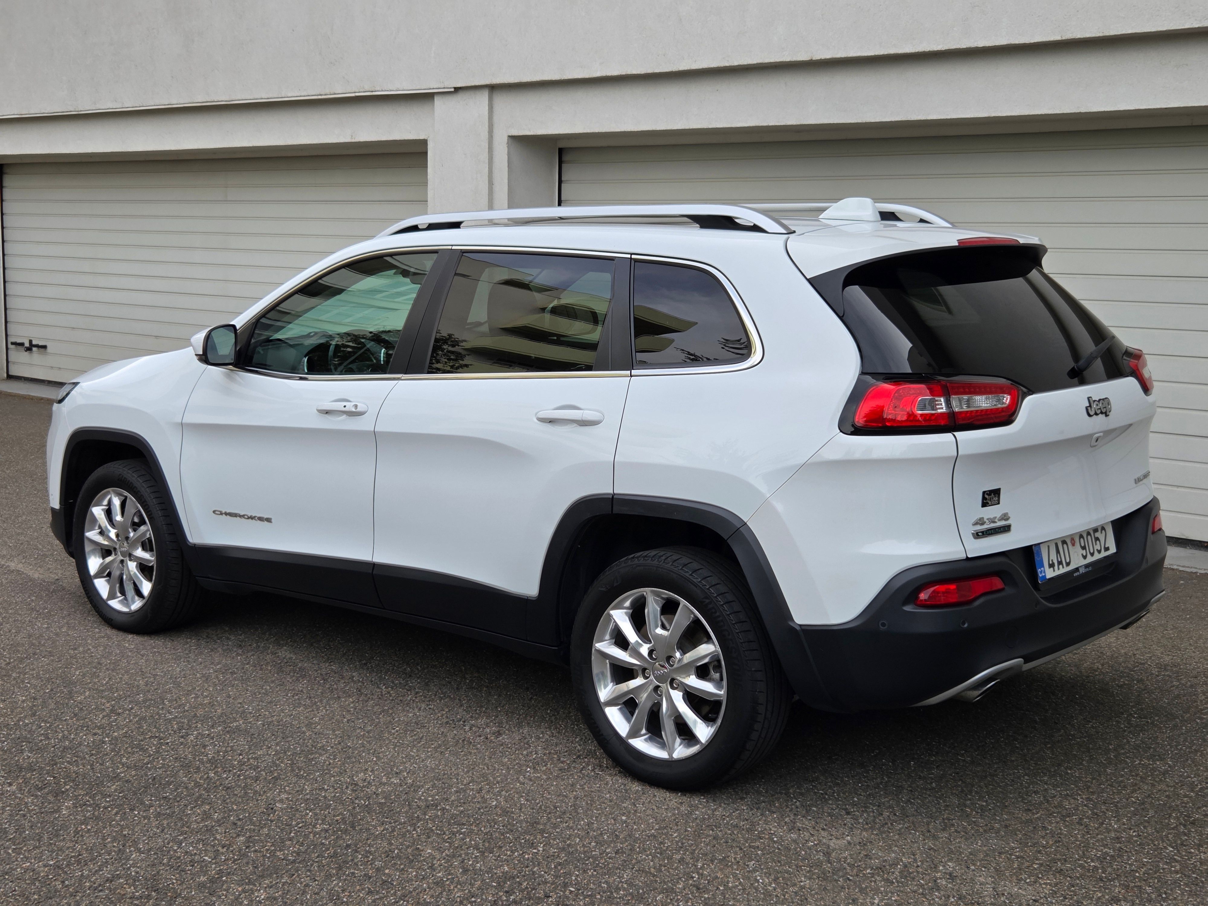 Jeep Cherokee, 2.0 CRD 4x4 Limited Aut Pano - fotka 4
