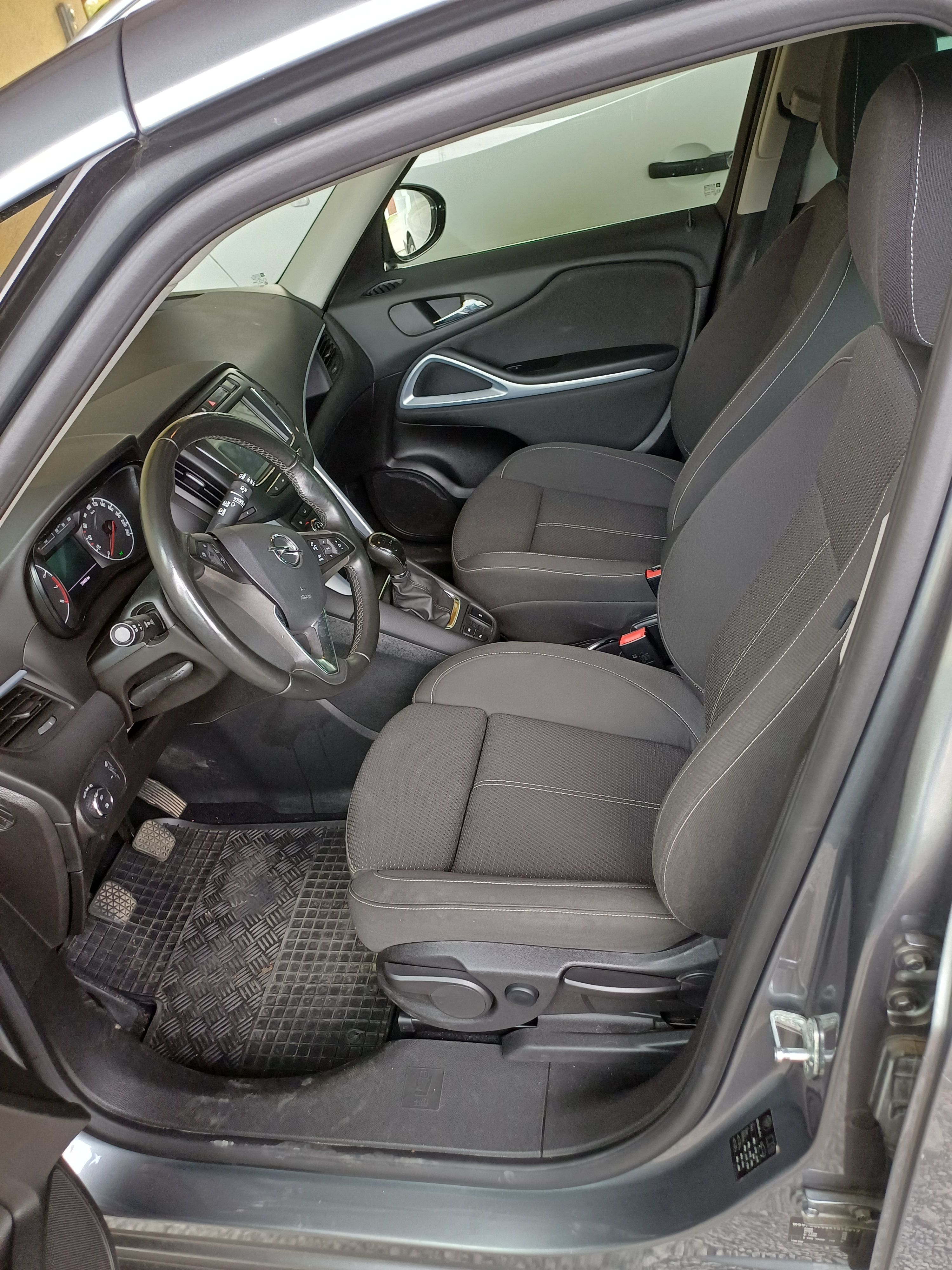 Opel Zafira, 1,6 benzín, velmi dobrý stav - fotka 5