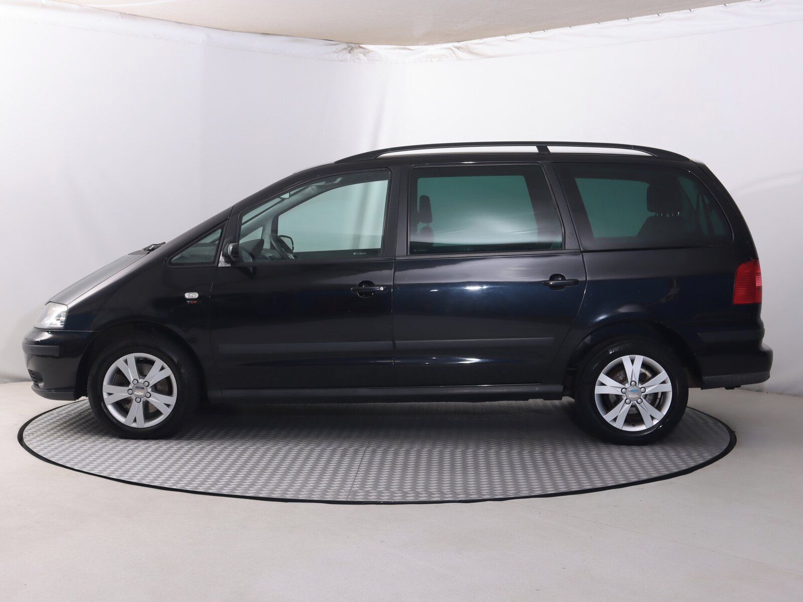 Seat Alhambra, 2.0 TDI, 7 míst - fotka 3