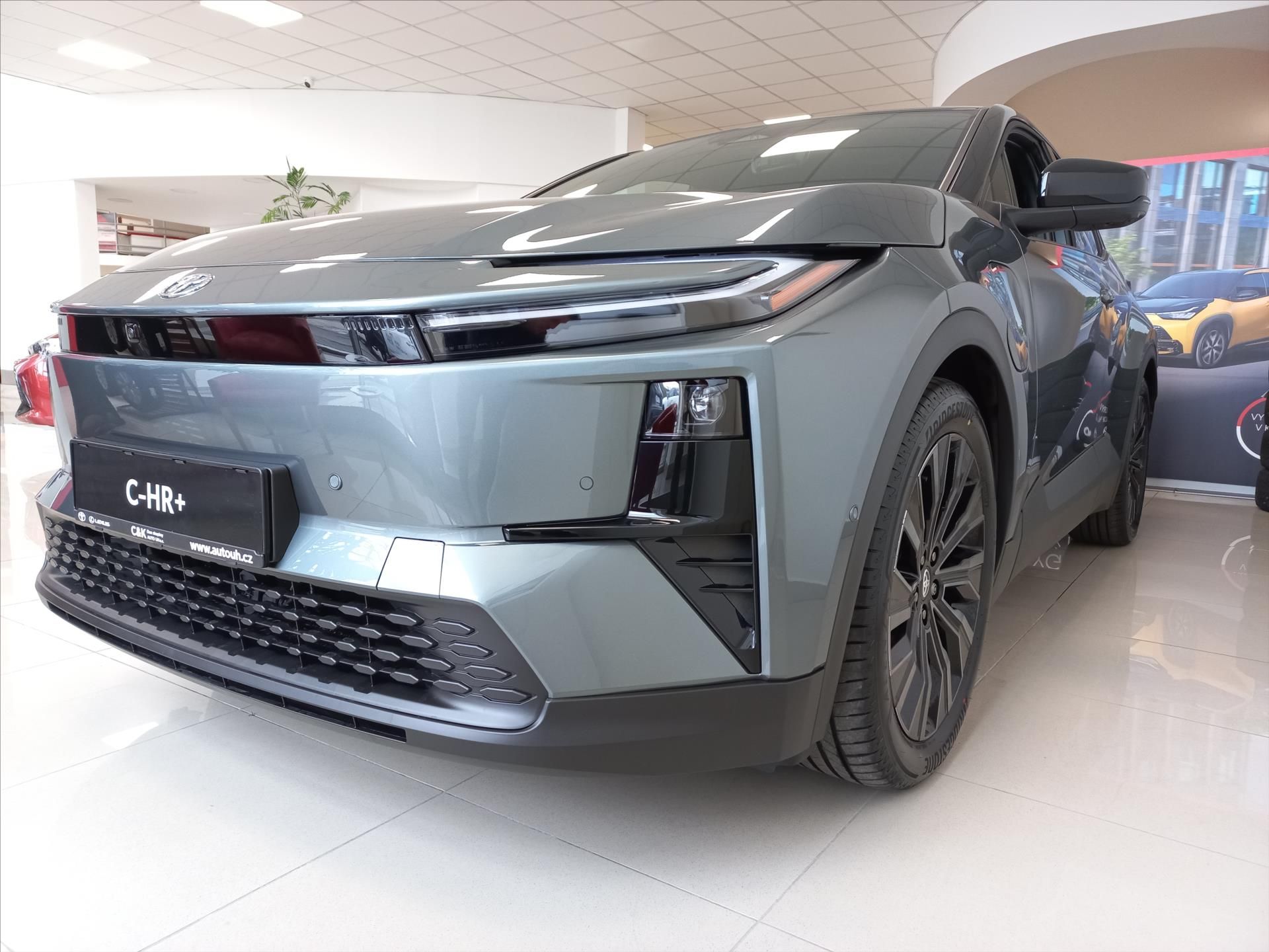 Toyota C-HR, BEV 77kWh i-AWD 343k  + Execut - fotka 4