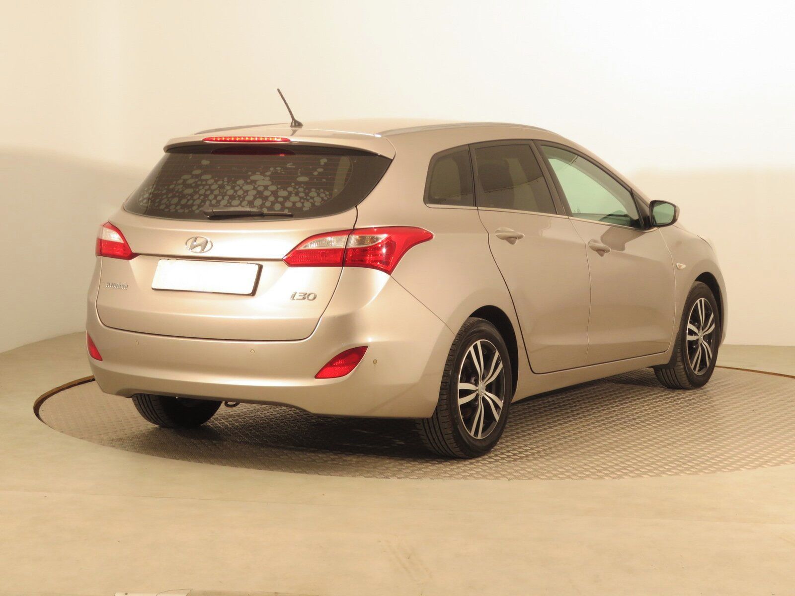 Hyundai i30, 1.6 MPI, Serv.kniha - fotka 5