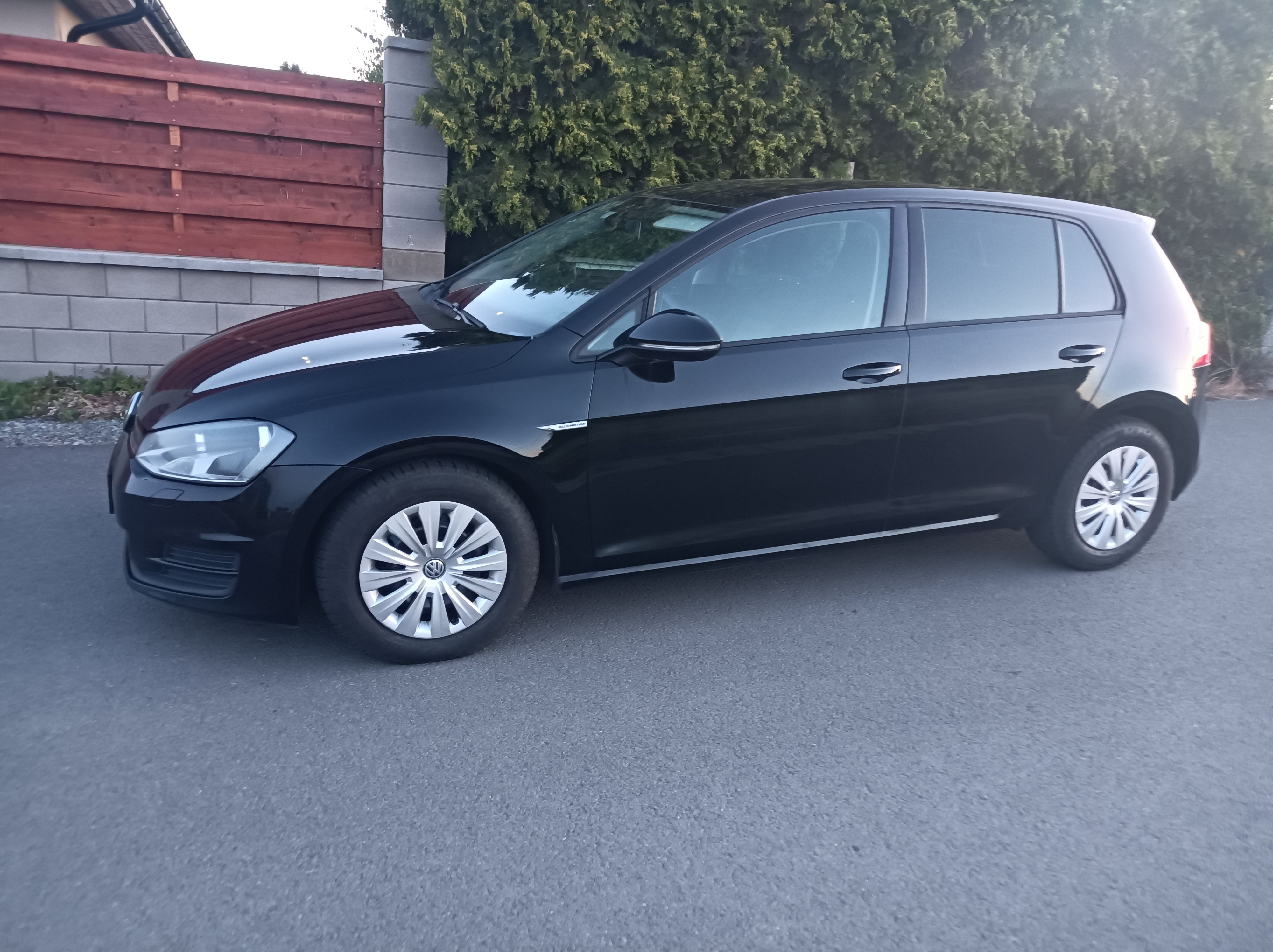 Volkswagen Golf, 1.6 -81 kW,rok 2014,klima