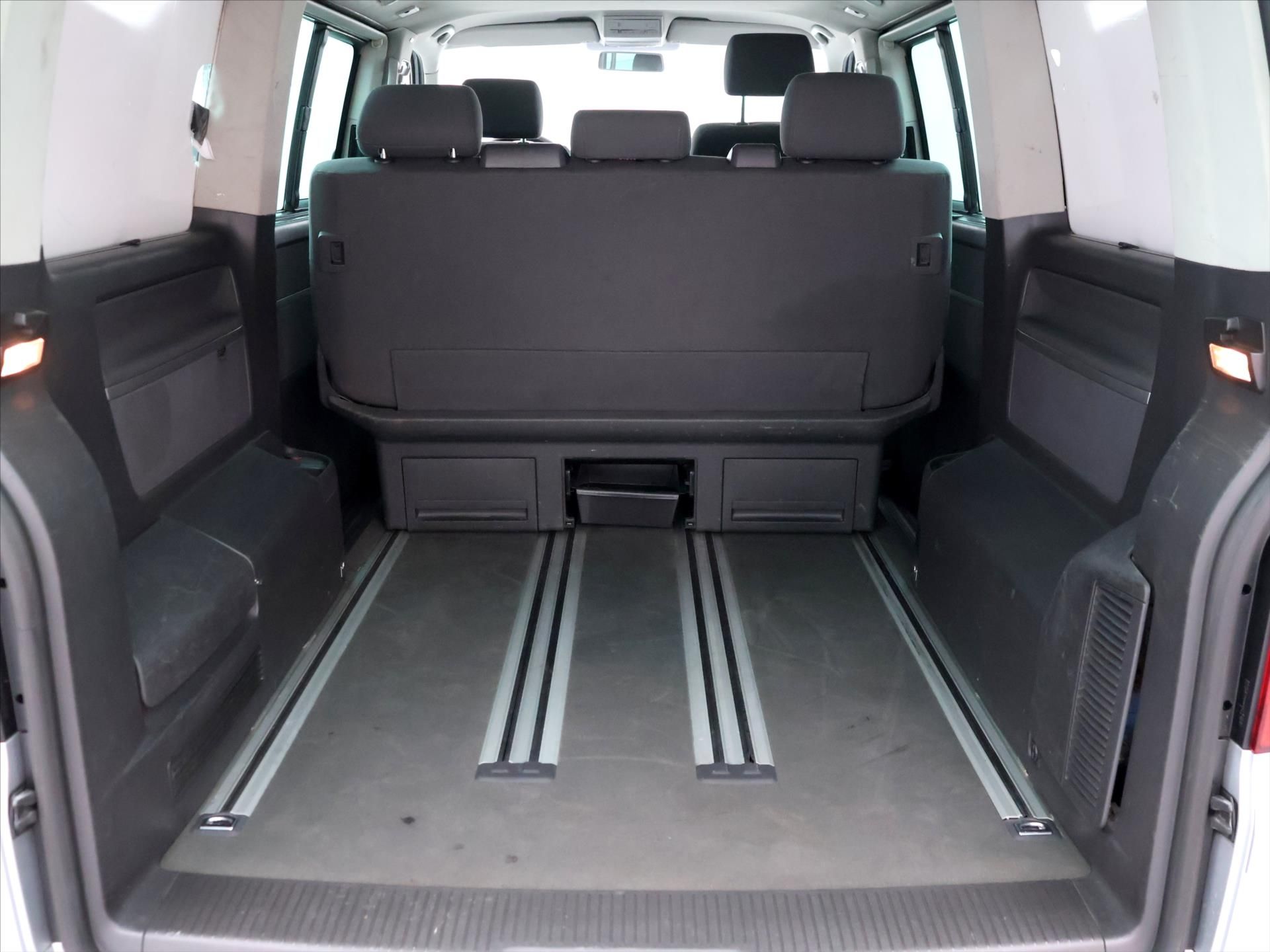 Volkswagen Multivan, 2,5 TDI 96kW Comfortline - fotka 6