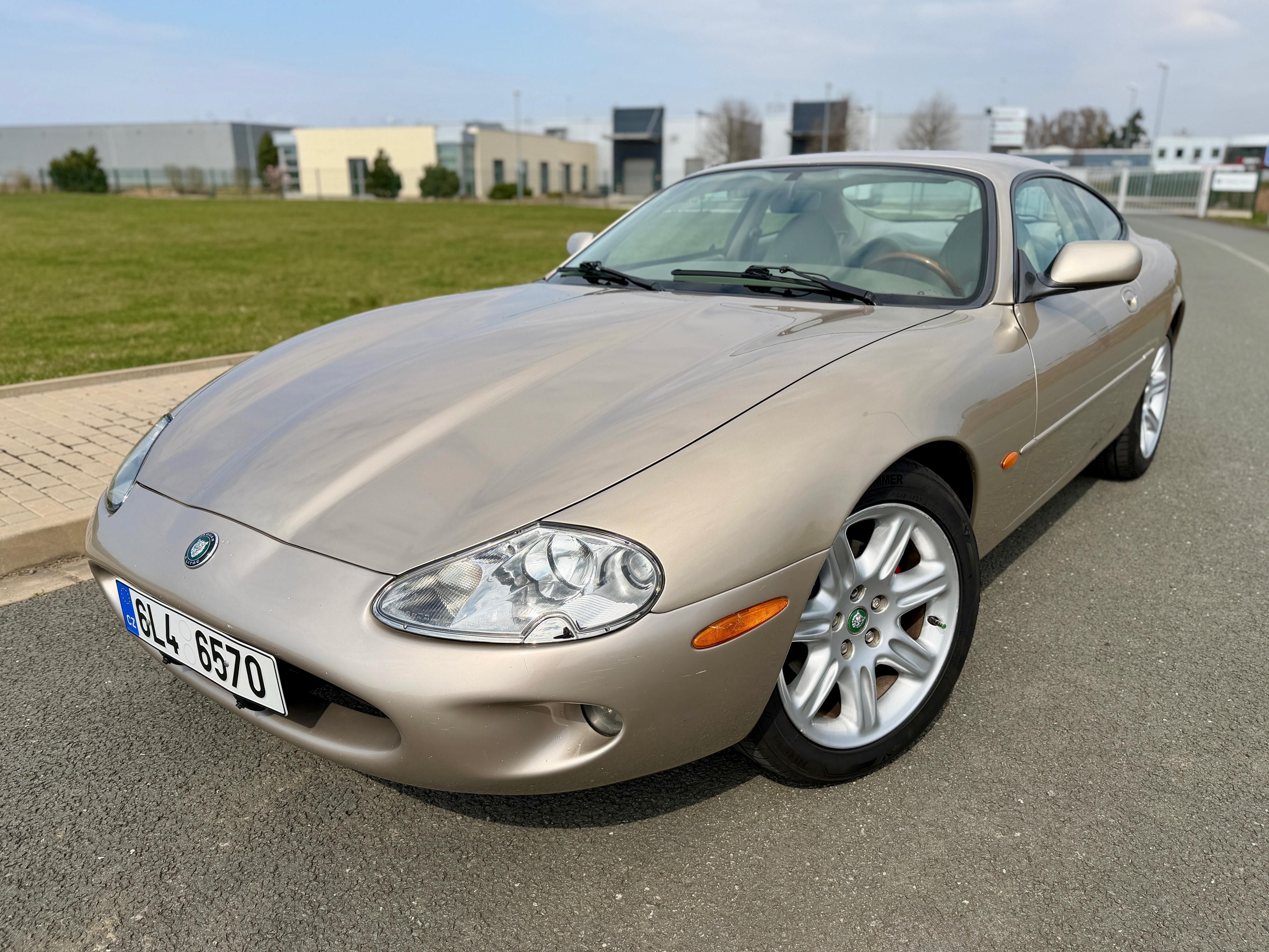 Jaguar XK8, 4.0 V8 AUTOMAT KŮŽE TEMPOMAT
