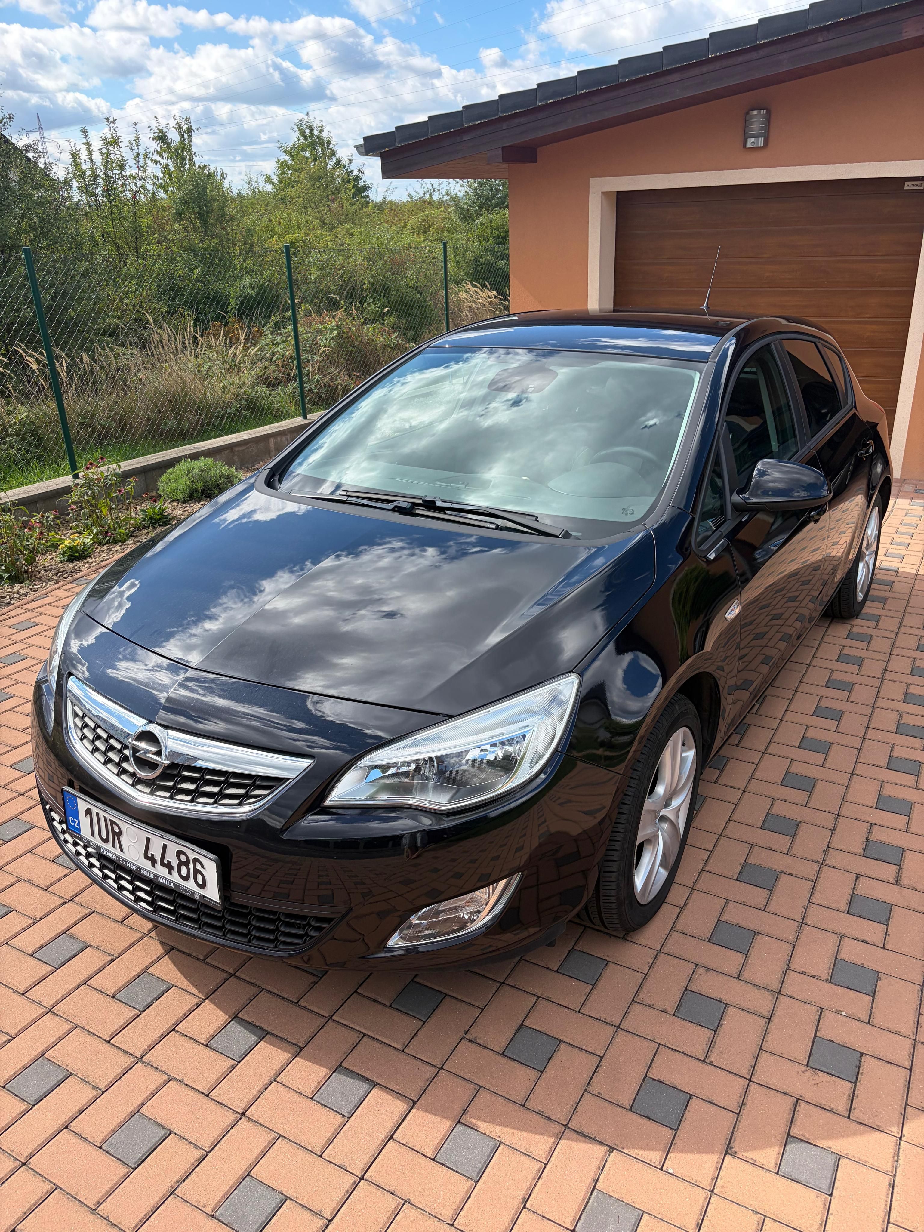 Opel Astra, Opel Astra J