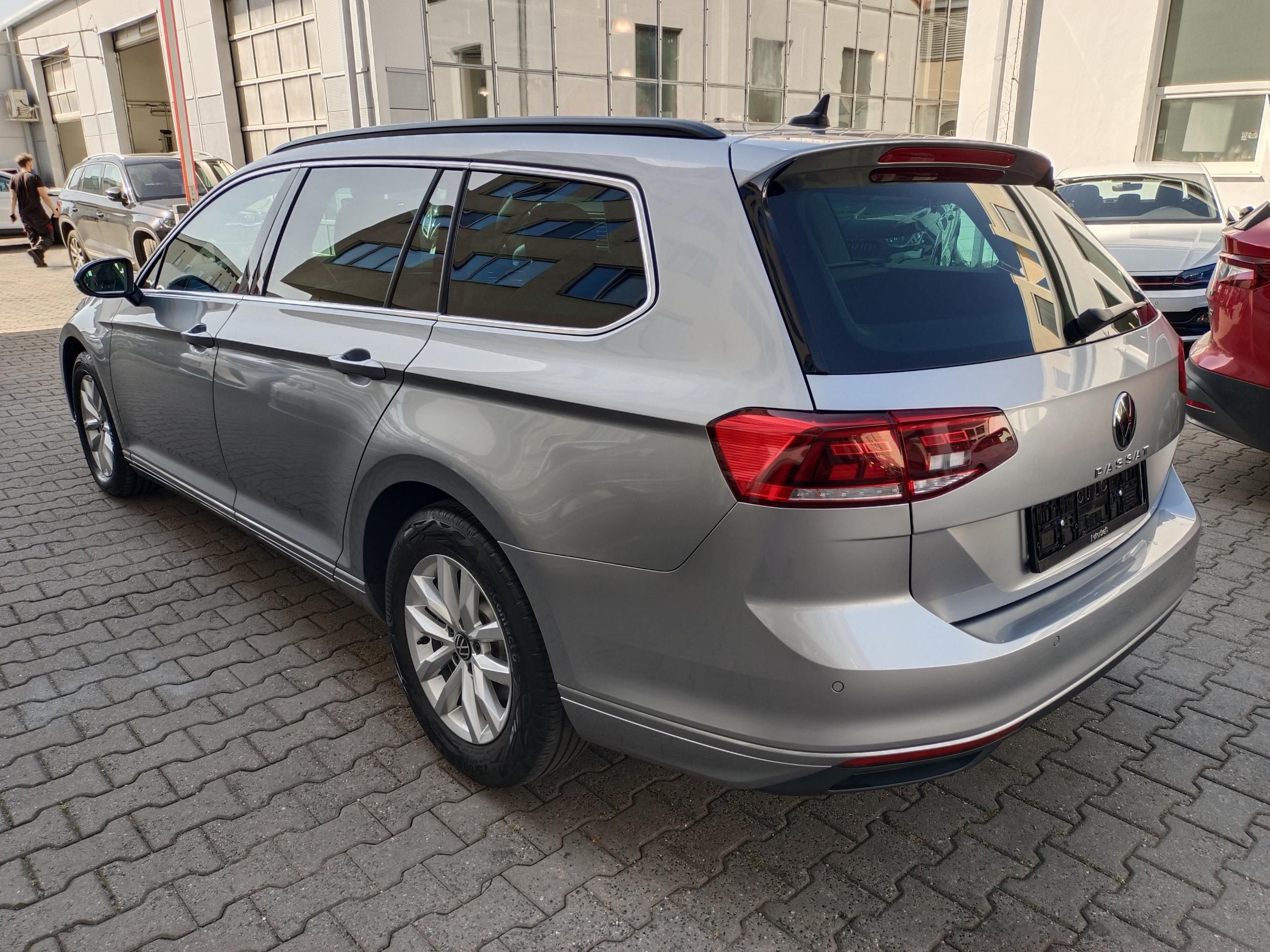 Volkswagen Passat Variant, 2.0 TDI 110kW DSG / Tažné - fotka 4