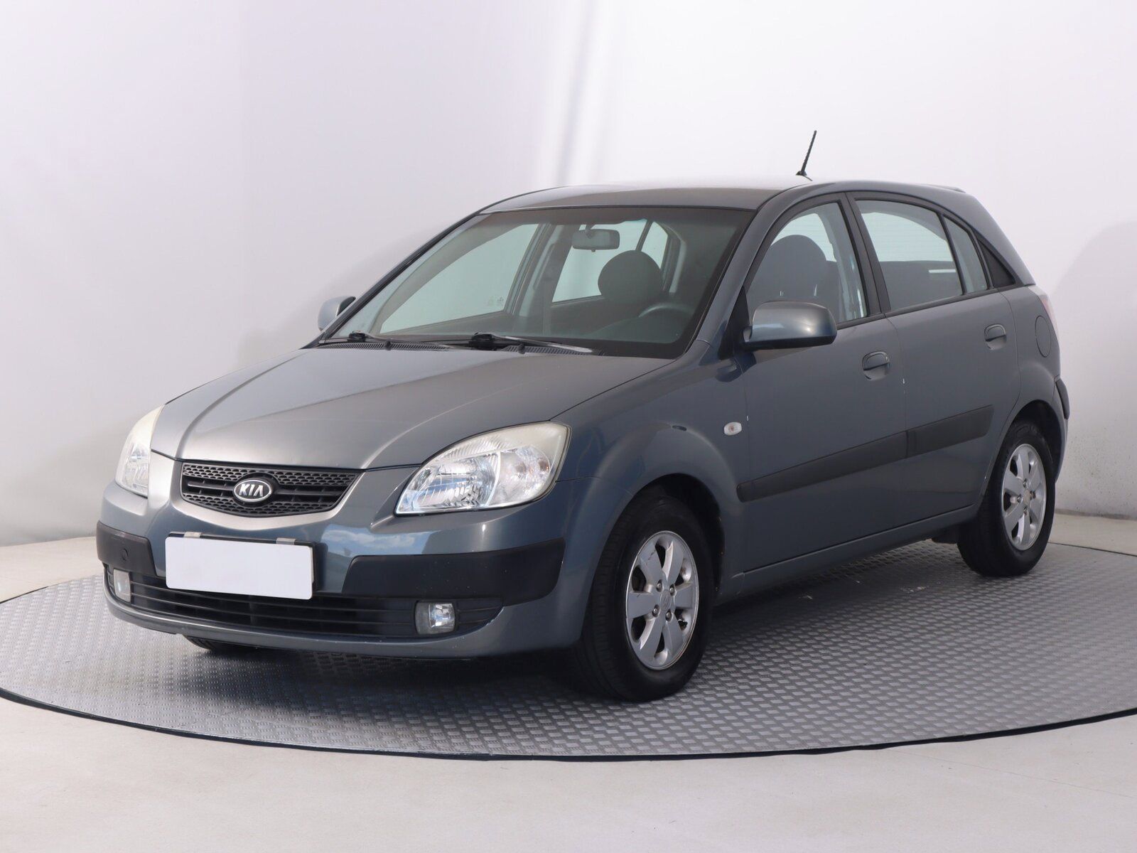 Kia Rio, 1.4 16V, po STK, jezdí výborně - fotka 2