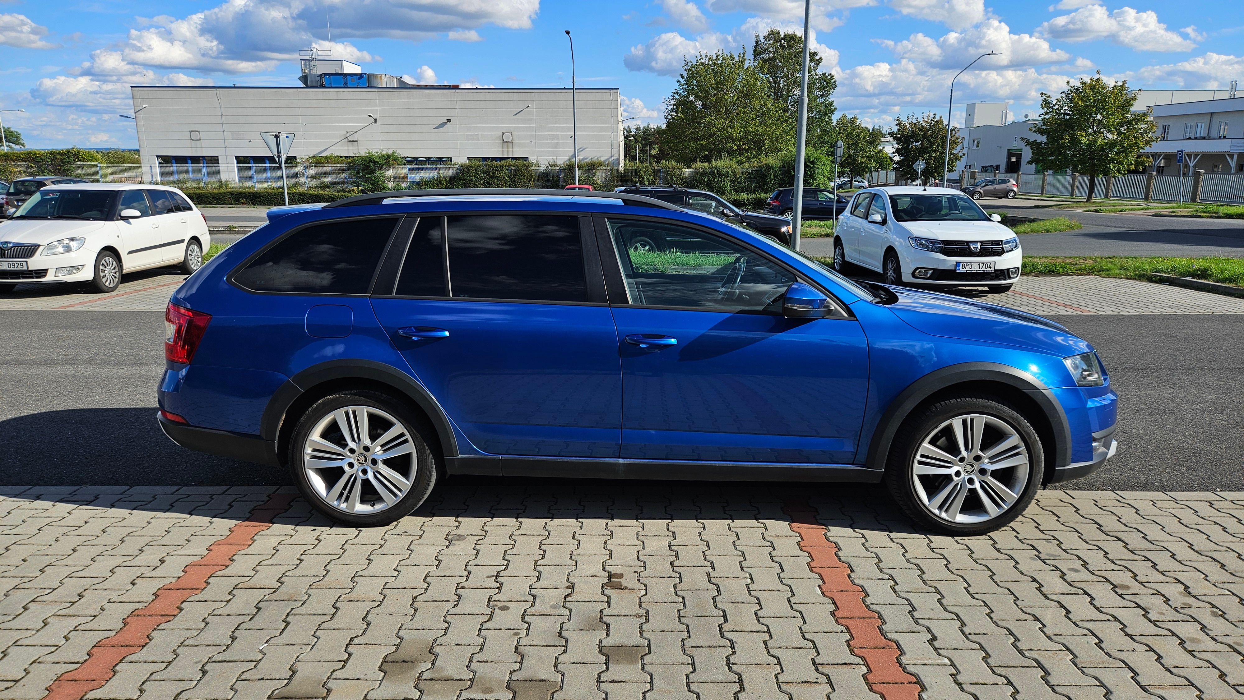 Škoda Octavia, Scout, 2.0TDI, DSG, 4x4 - fotka 5