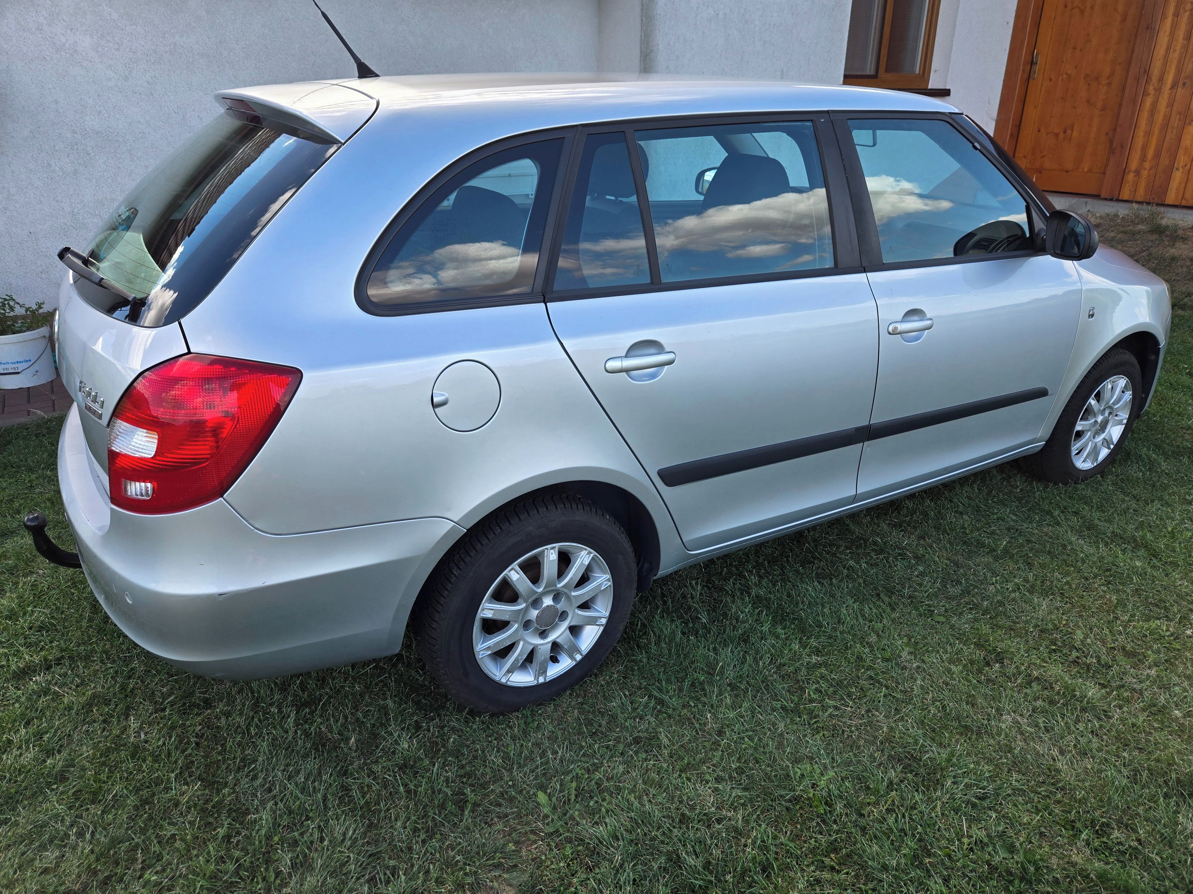 Škoda Fabia, Combi 1.4 16V 63kW, 2010 - fotka 3