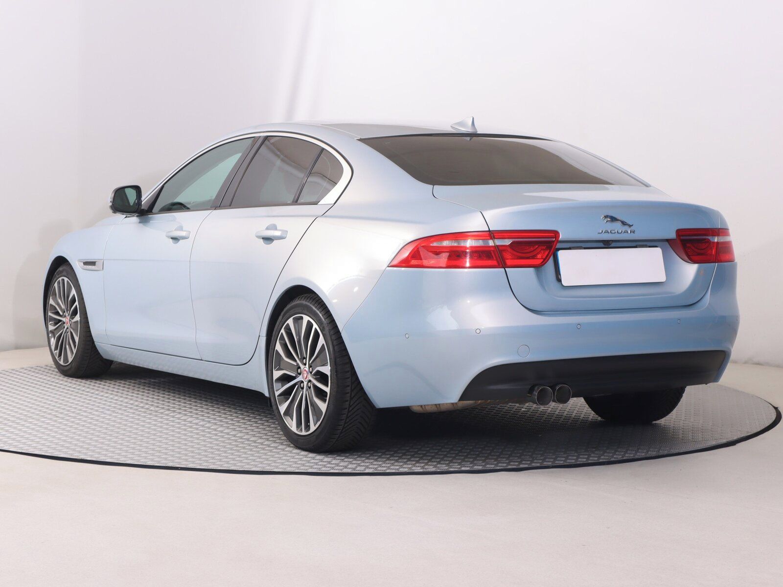 Jaguar XE, E-Performance - fotka 4