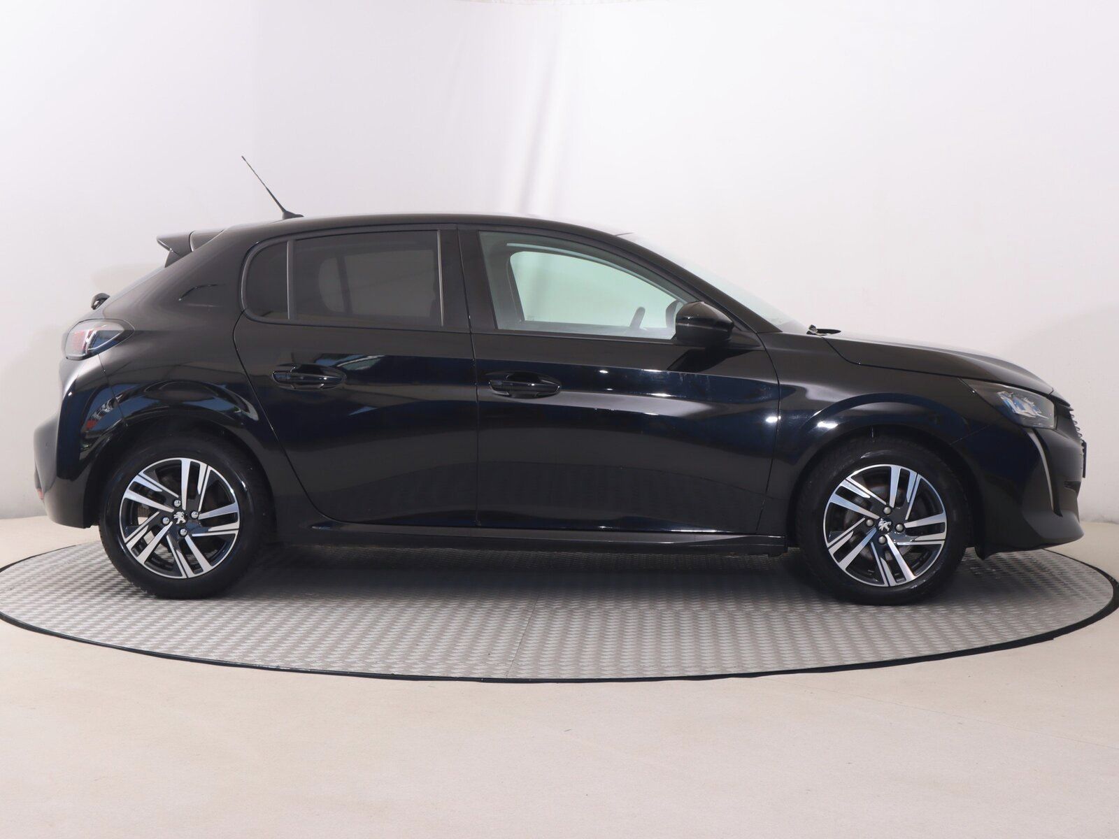 Peugeot 208, 1.2 PureTech, Allure - fotka 6