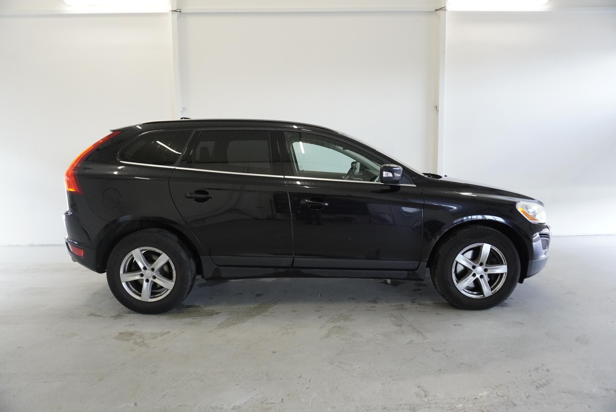 Volvo XC60, 2.4 D5 MOMENTUM AWD AUTOMAT - fotka 5