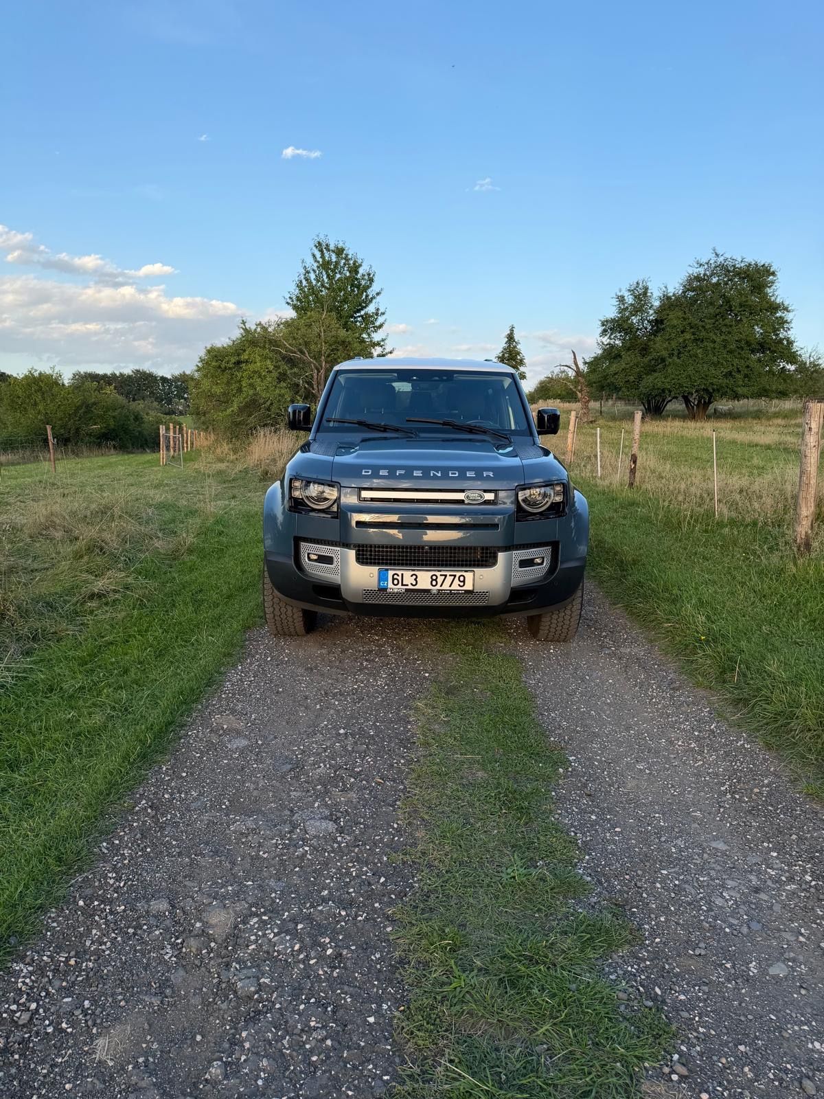 Land Rover Defender, Land Rover Defender 90